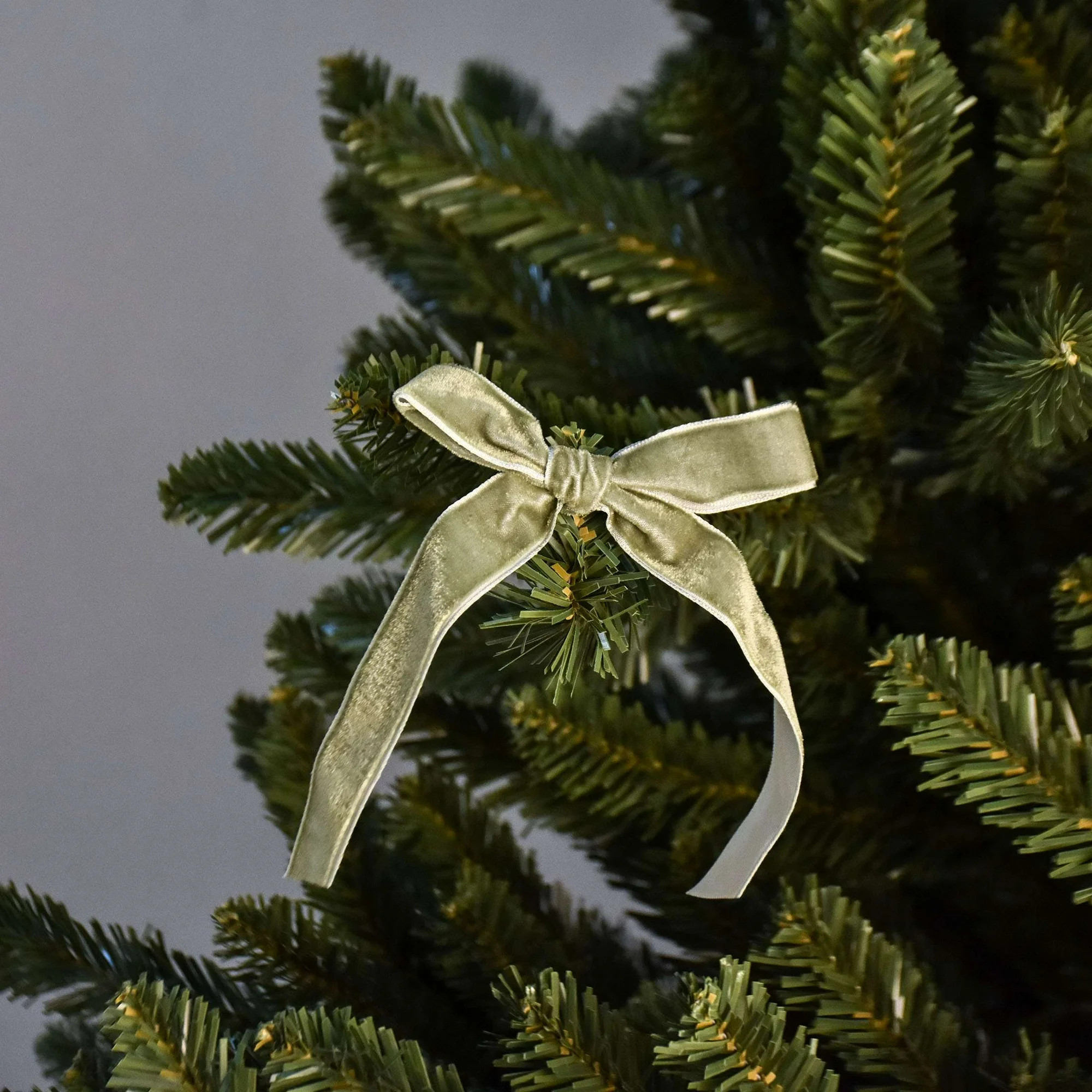 FRAÎCHE Christmas 6 Count Velvet Bow Set, Green | Walmart (CA)