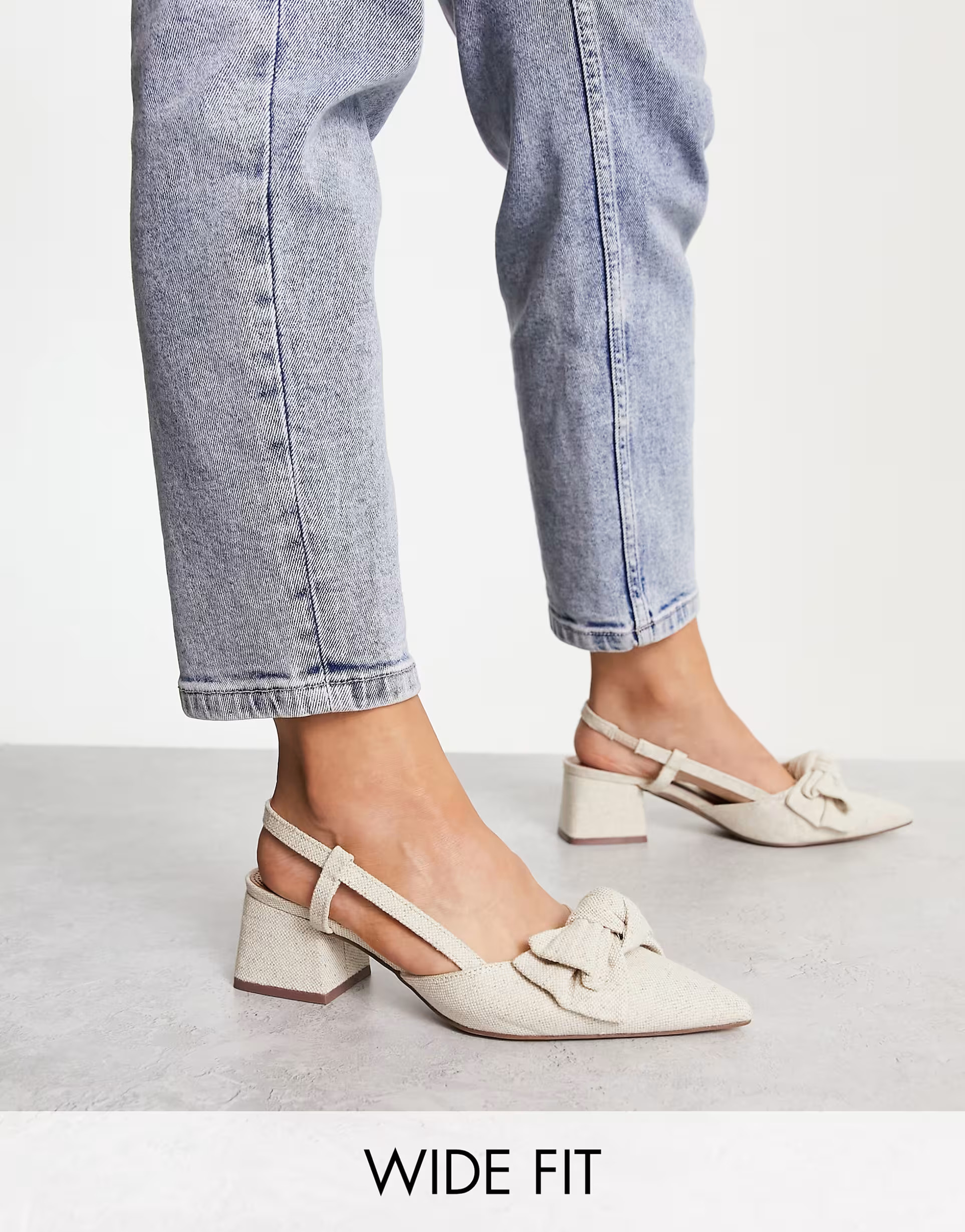 ASOS DESIGN Wide Fit - Saidi - Chaussures à talon mi-haut et bride arrière ornées d'un nœud ... | ASOS (Global)
