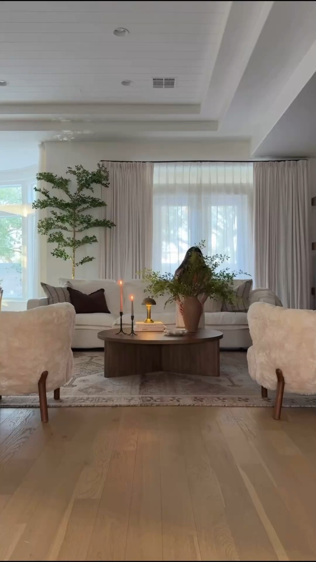 Living room 

#LTKdayinmylife #LTKmomlife #LTKHome