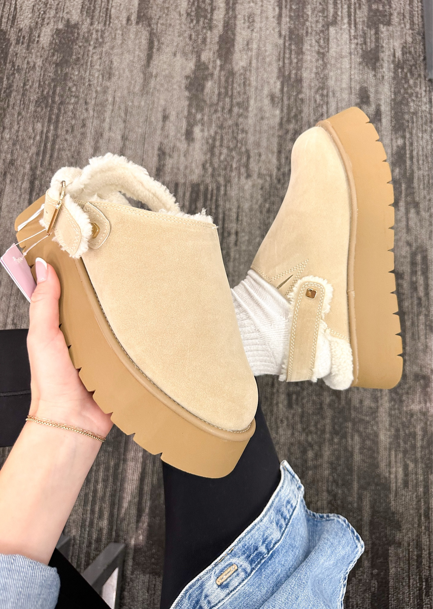 Look for less platform slippers from Target! Love these for a cozy fall look with jeans and a sweater! 

#LTKShoeCrush #LTKStyleTip #LTKSeasonal