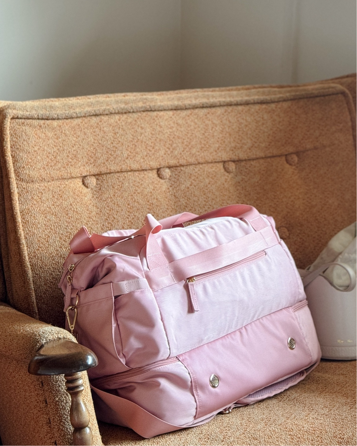 I’ve had this dupe bag for a couple years and I love it, but I definitely wish I had gone for a beige/khaki or black one instead 💌

#LTKTravel #LTKFindsUnder50 #LTKItBag