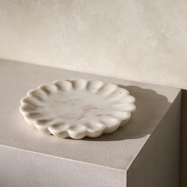 Larton Scalloped Marble Plate | The White Company UK & ROW