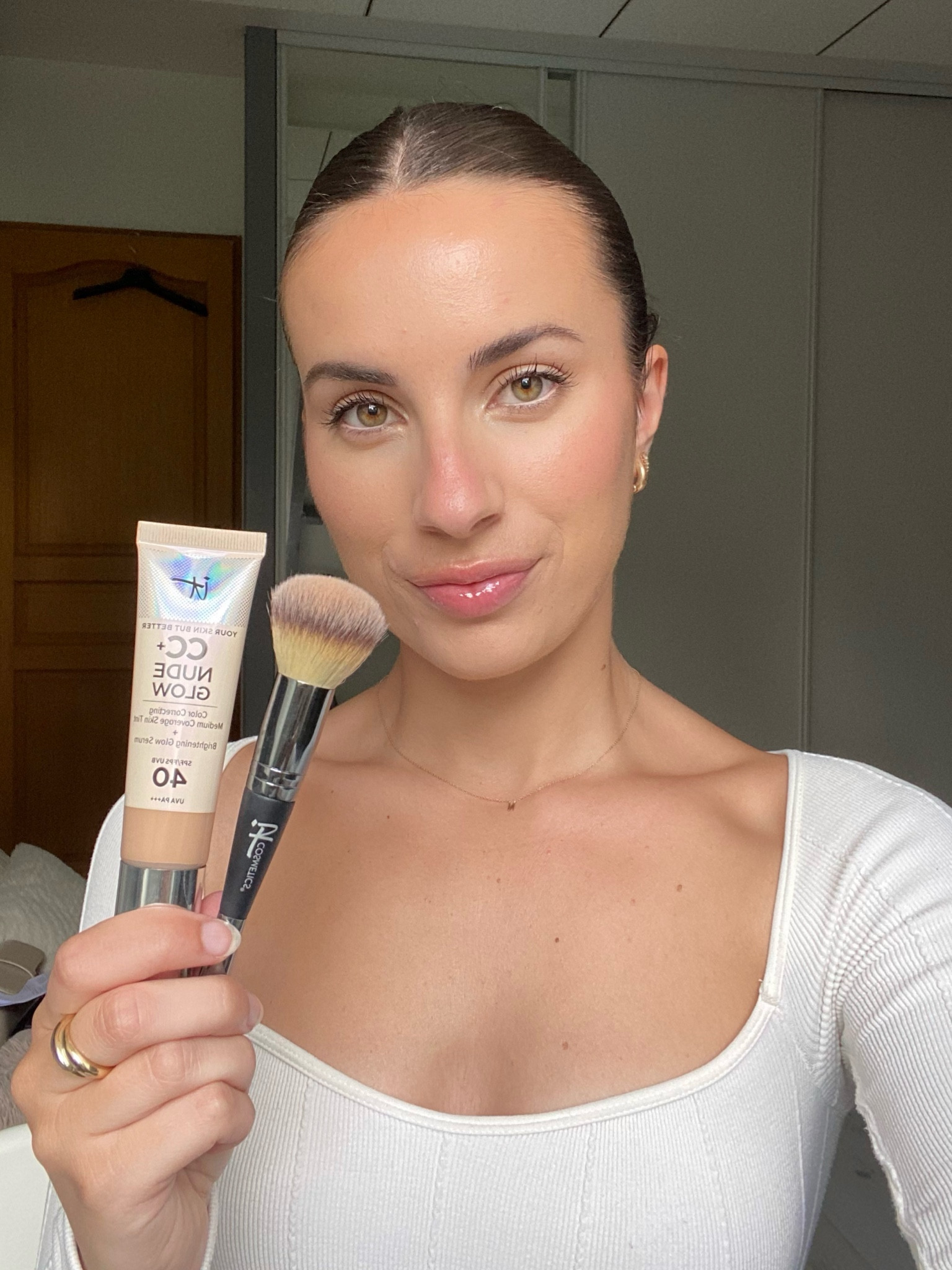 Mes chouchous pour cet été ! La CC+ Nude Glow unifie, illuminé et protège avec son SPF 40 😎
C’est une crème correctrice de soin teintée couvrance médium + sérum éclat illuminateur ✨
Meilleur combo avec son pinceau double hyper doux et fluffy !

#LTKFind #LTKeurope #LTKbeauty