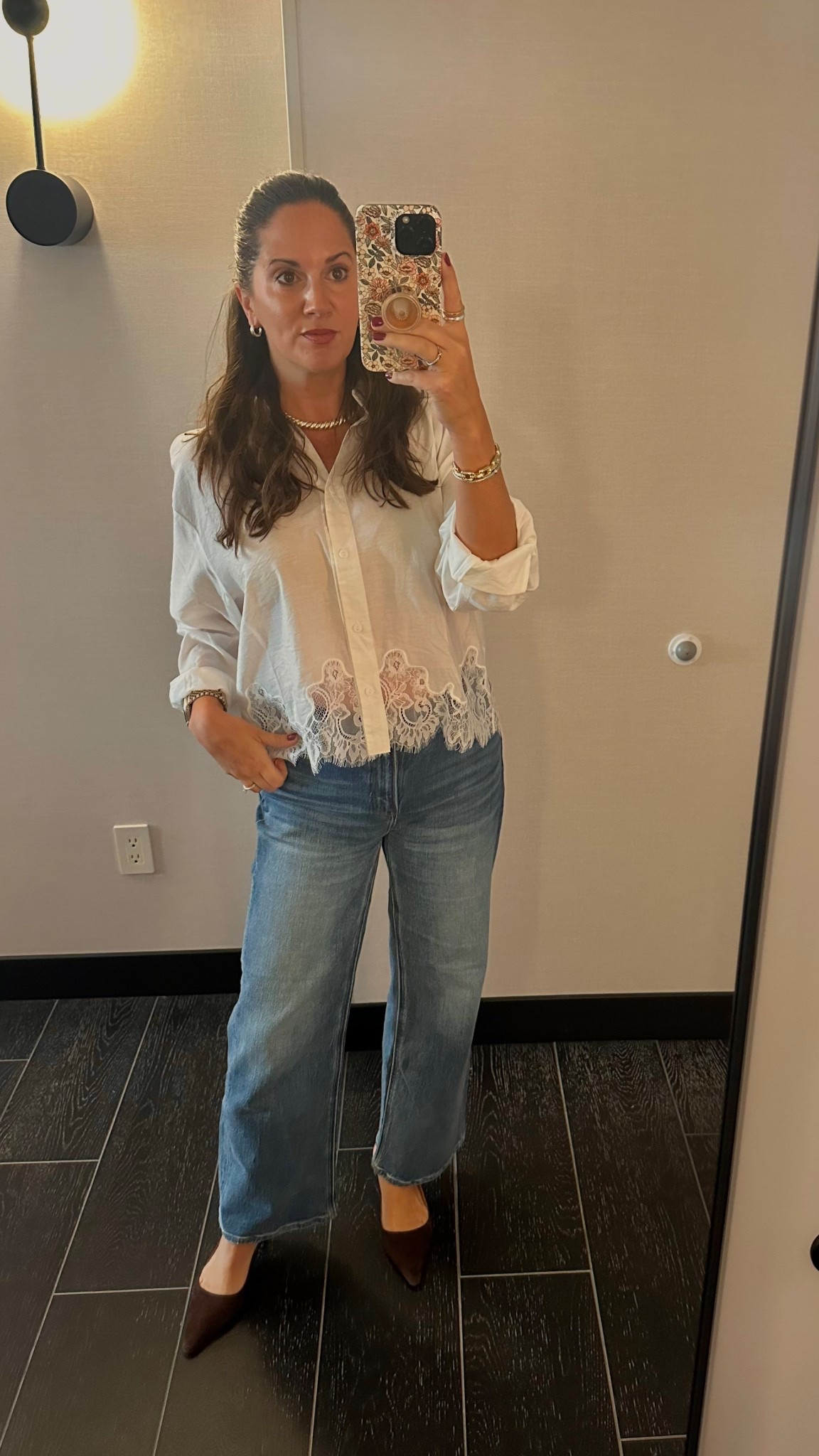 Last Chicago look - can’t say enough about this button down; I have it in black but had to grab the white too. It’s perfect for work AND going out. Also don’t sleep on these #Quince jeans!!!

#LTKStyleTip #LTKWorkwear #LTKFindsUnder50