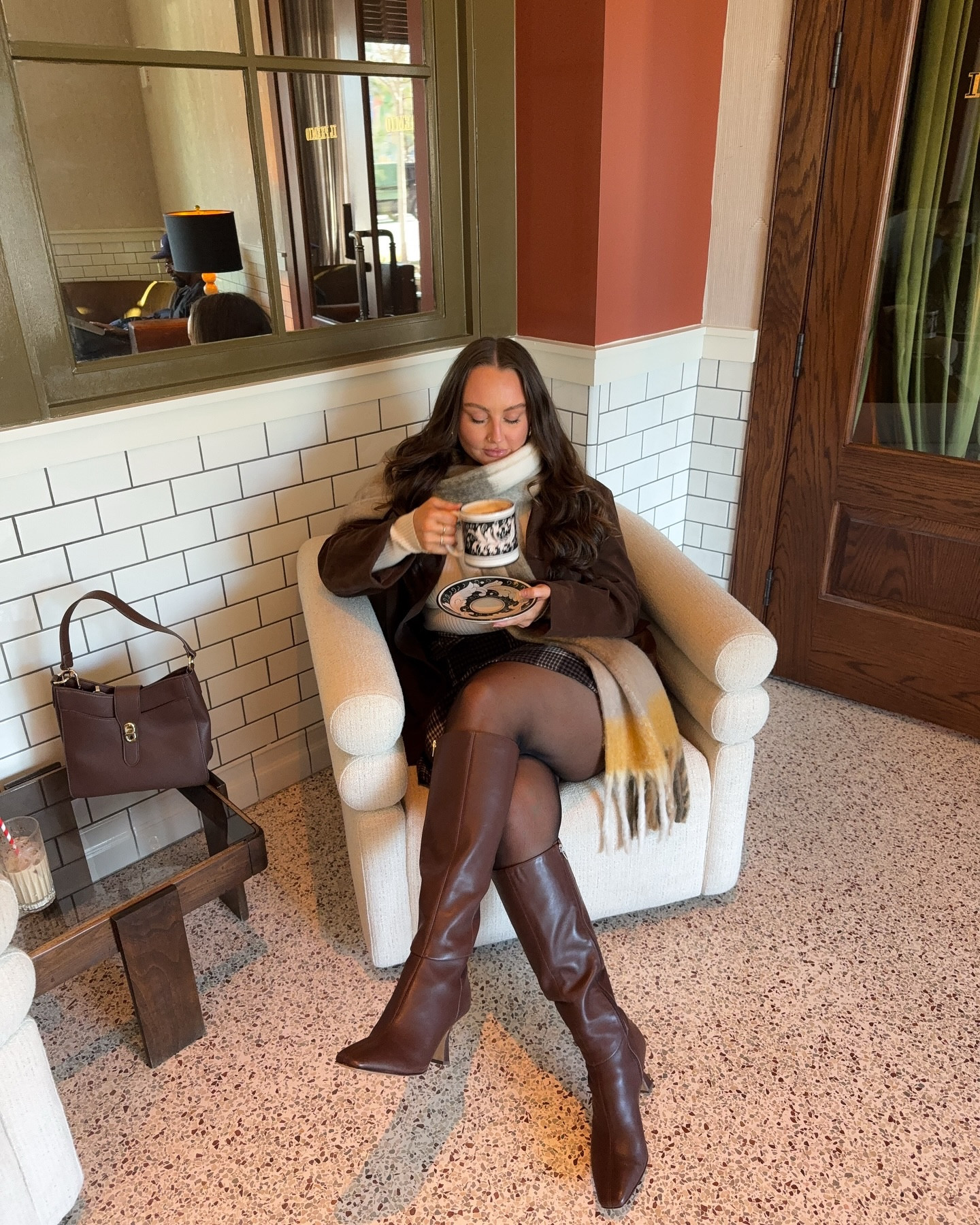 a dirty chai latte & yap sesh pls ☕️🥐🐻💭🤎🪐⊹˚. ♡