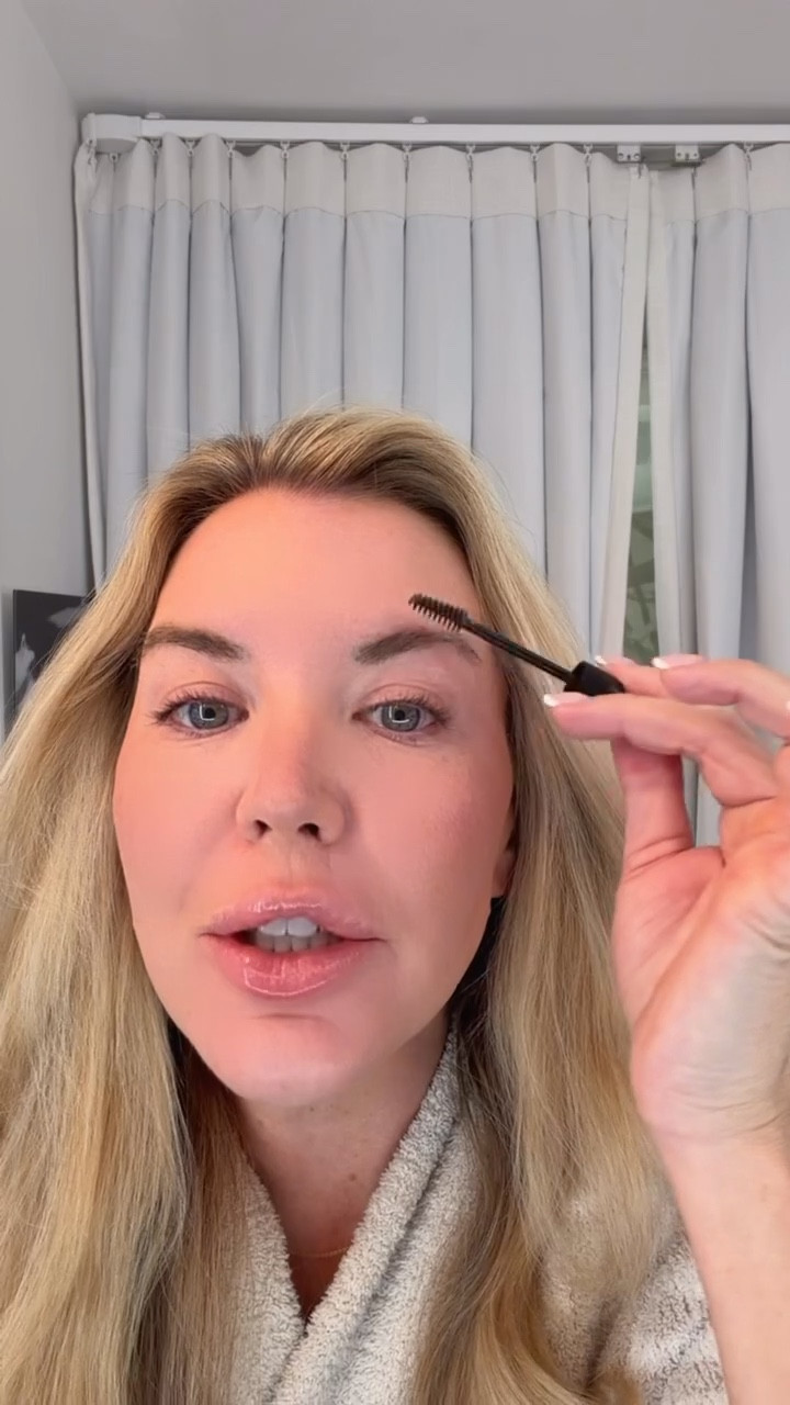 This brow gel is like magic for my eyebrows! 👏🏼

#LTKSaleAlert #LTKselfcare #LTKBeauty