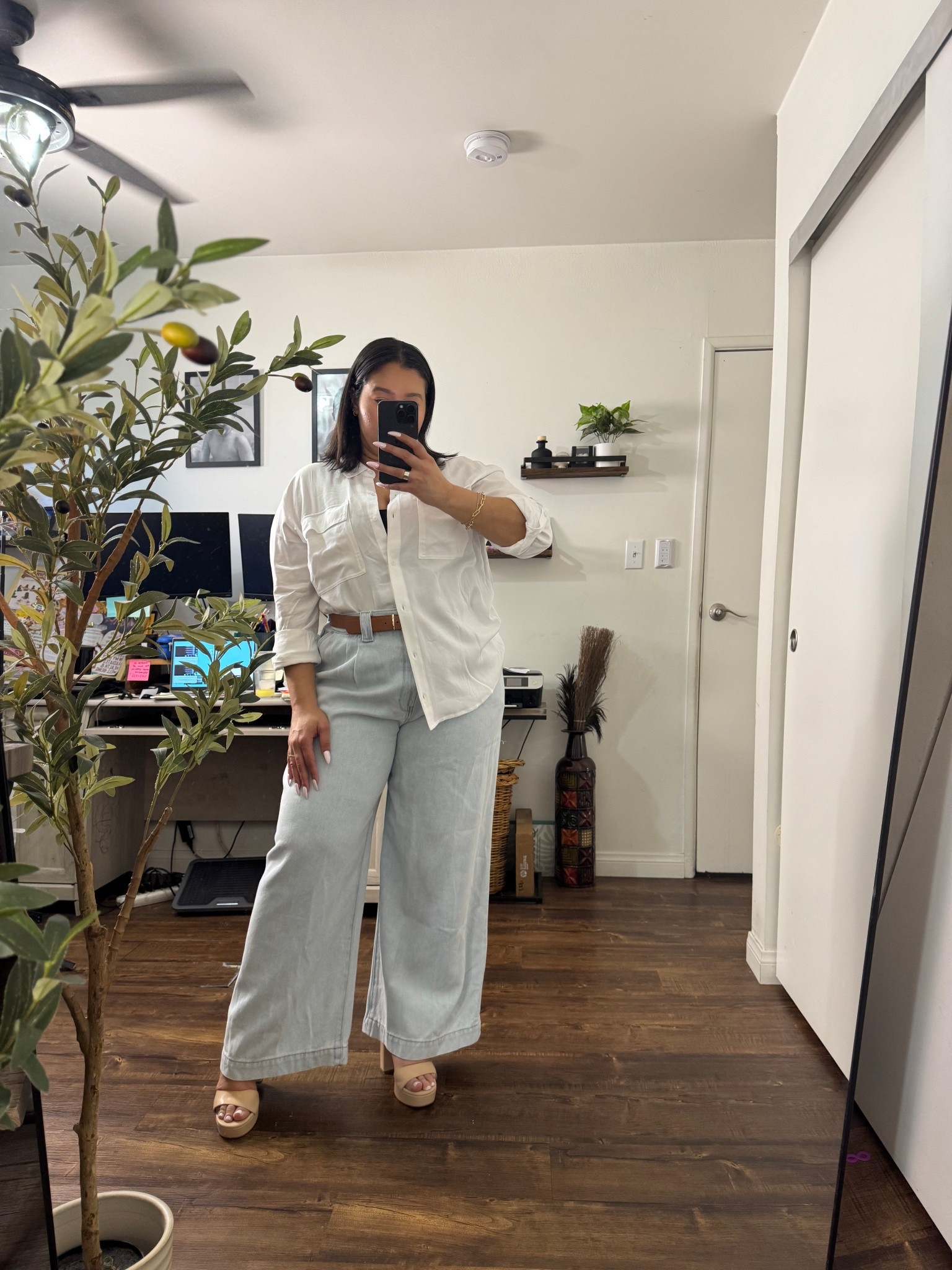 Okay @express I see you ✨

Easy Spring Outfits that actually make me feel comfortable and put together? Yes please! 

As a midsize/ curvy girl I love pieces that are tummy friendly while still feeling effortless. Both of these looks do that for me! Express always gets me. 🤍

White collared shirt- XL/ runs a little big / super comfortable White
Denim trousers - 12 short/ tummy friendly / a little big / I sized up / amazing material 

Spring outfit 
Midsize outfit 
Midsize fashion 
Curvy fashion 
M
White button shirt 
White collared shirt 
Denim trousers 
Trousers 
Brunch outfit 
Date night outfit 


#LTKootd #LTKMidsize #LTKPetite