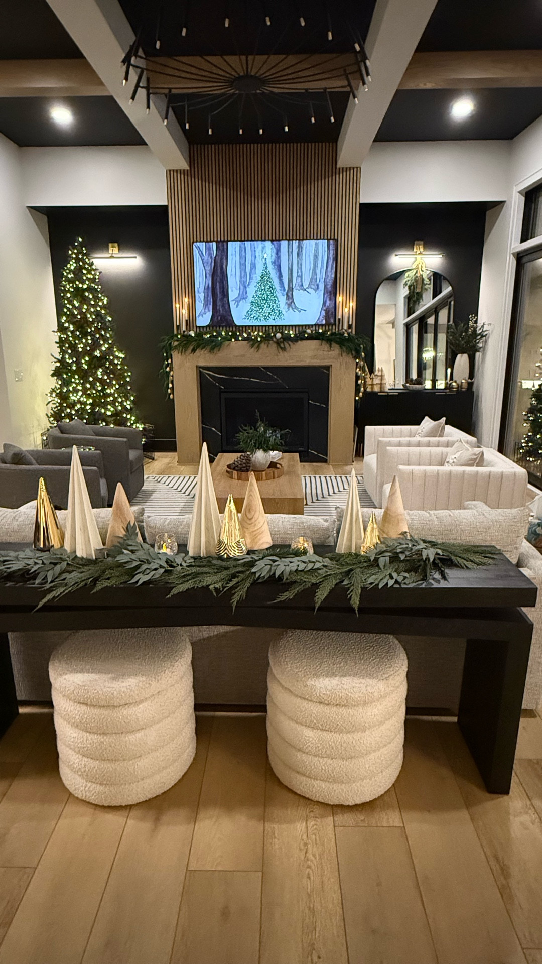 Modern Christmas decor, Christmas tree, garland, simple Christmas decor 

#LTKHoliday #LTKHome