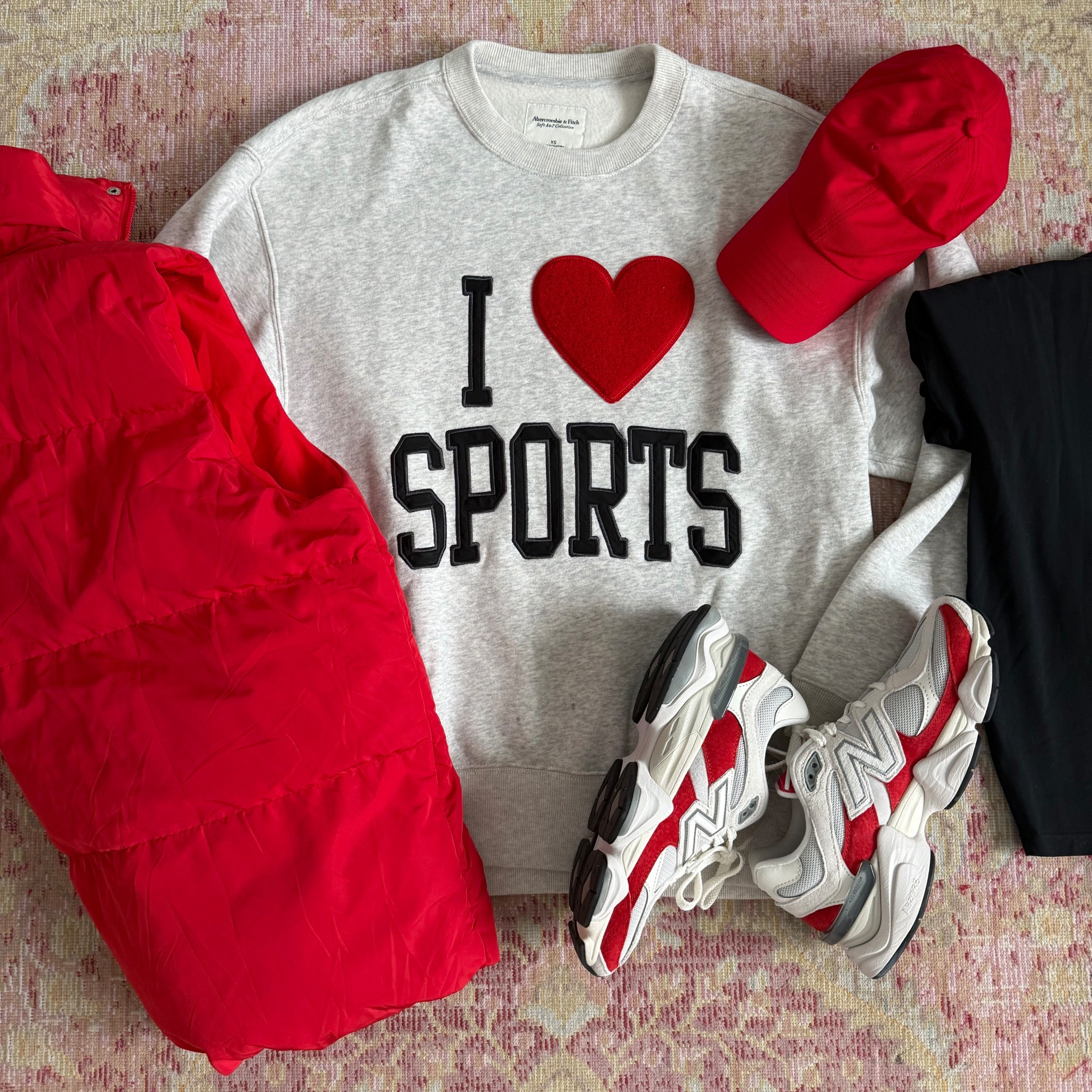 Sports mom look

#LTKmomlife #LTKFindsUnder50 #LTKFindsUnder100