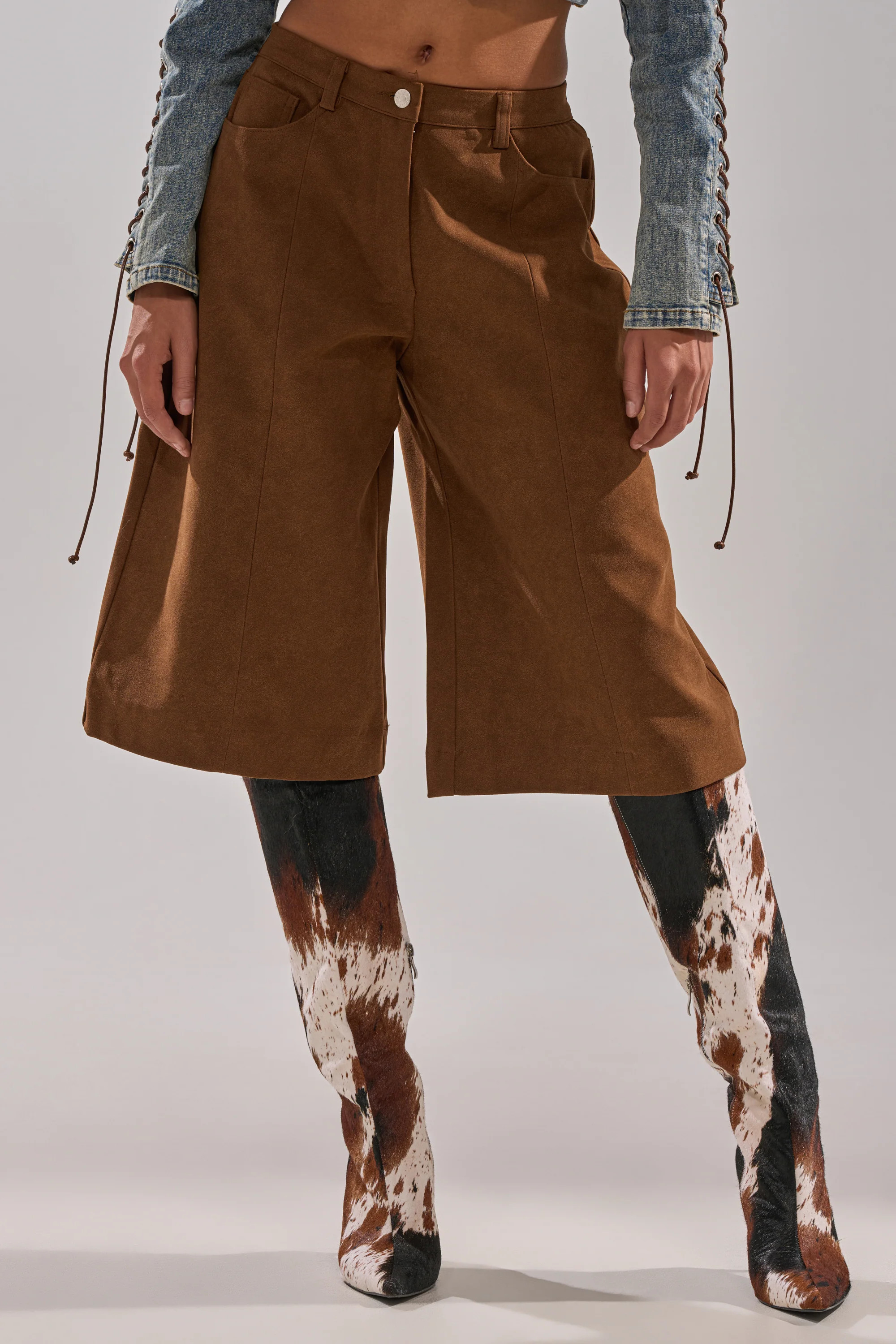 I KNOW IT SUEDE JORTS | AKIRA