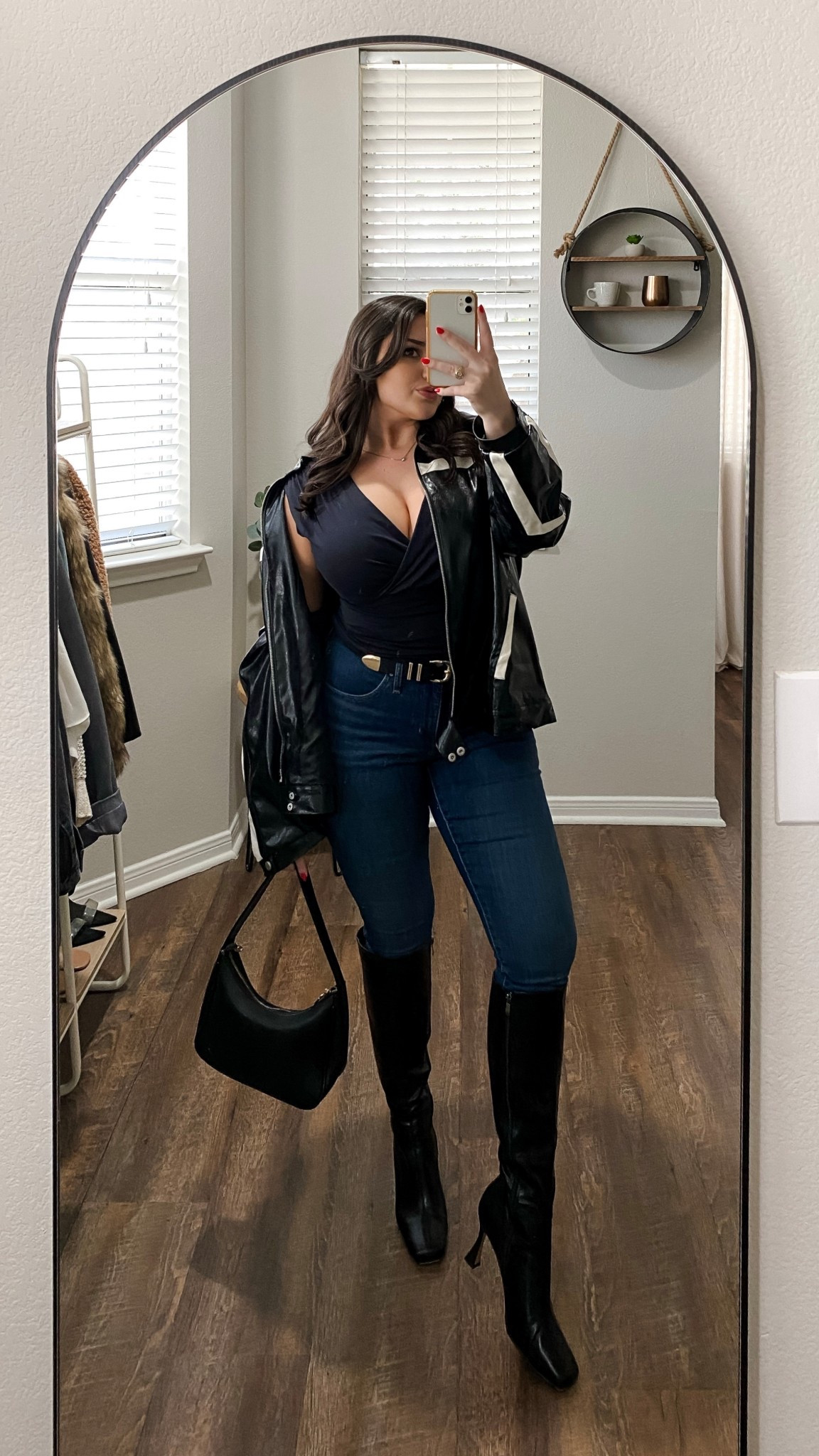 skinny jeans and bomber jacket outfit 

#LTKStyleTip