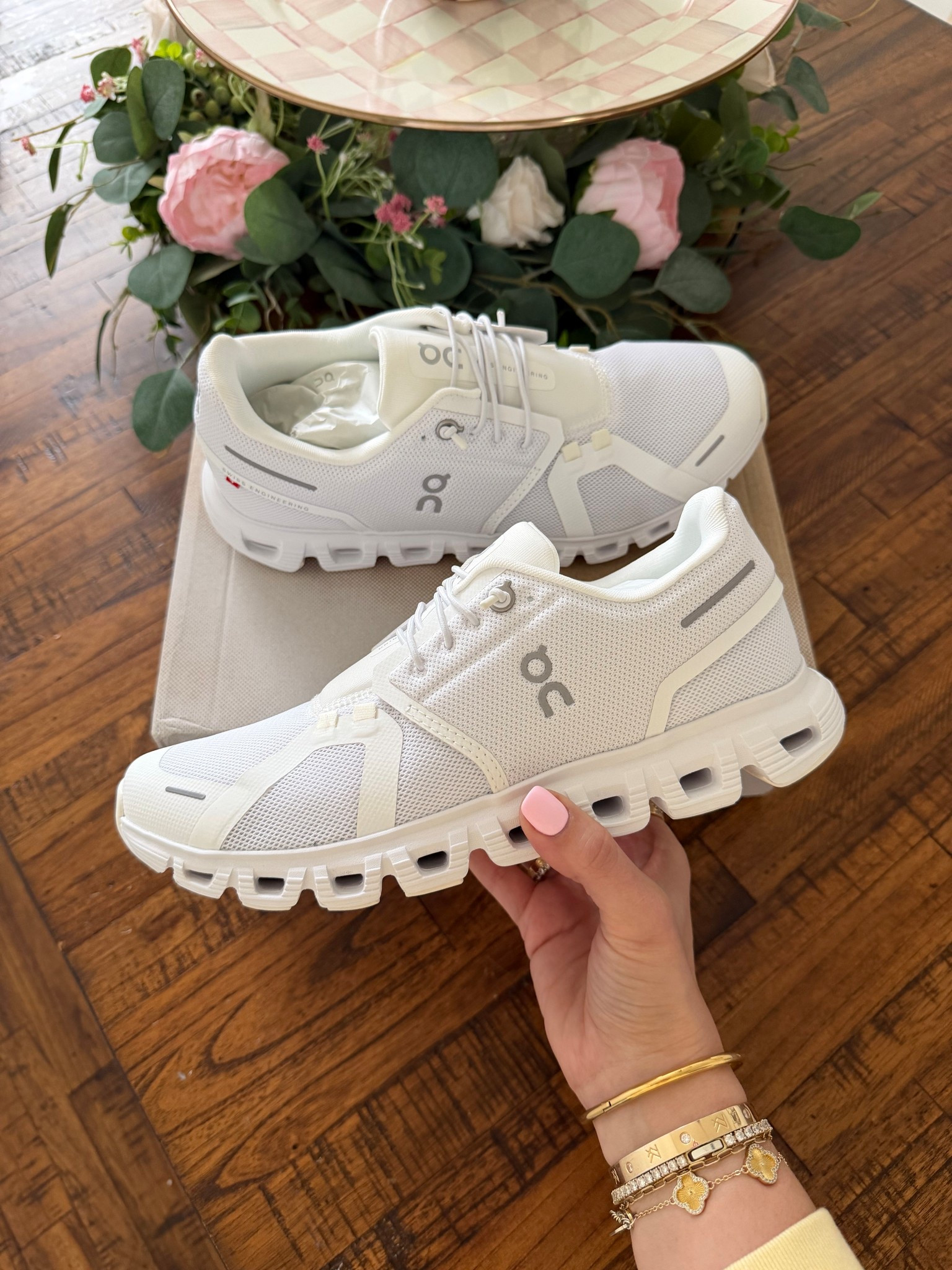 Love fresh crips white sneaker!
On cloud shoes