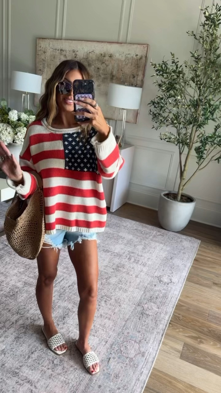wearing a small in the sweater and a 26 in the shorts 🇺🇸 use code hollie35 for 35% off!