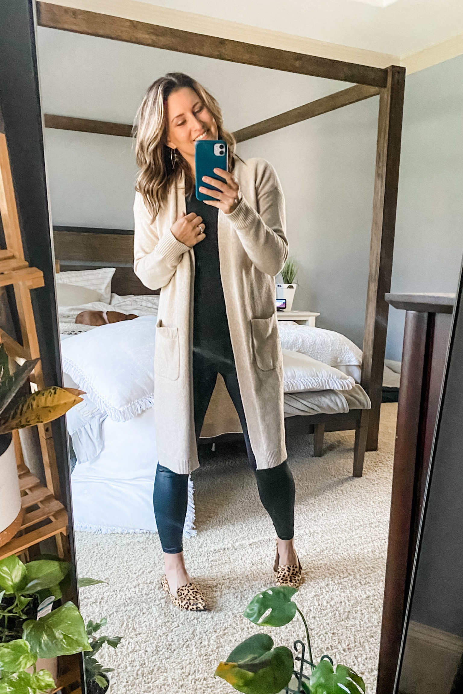 Weekend comfort = leggings + the coziest cardigan ever ❤️

#LTKfit #LTKSeasonal #LTKstyletip