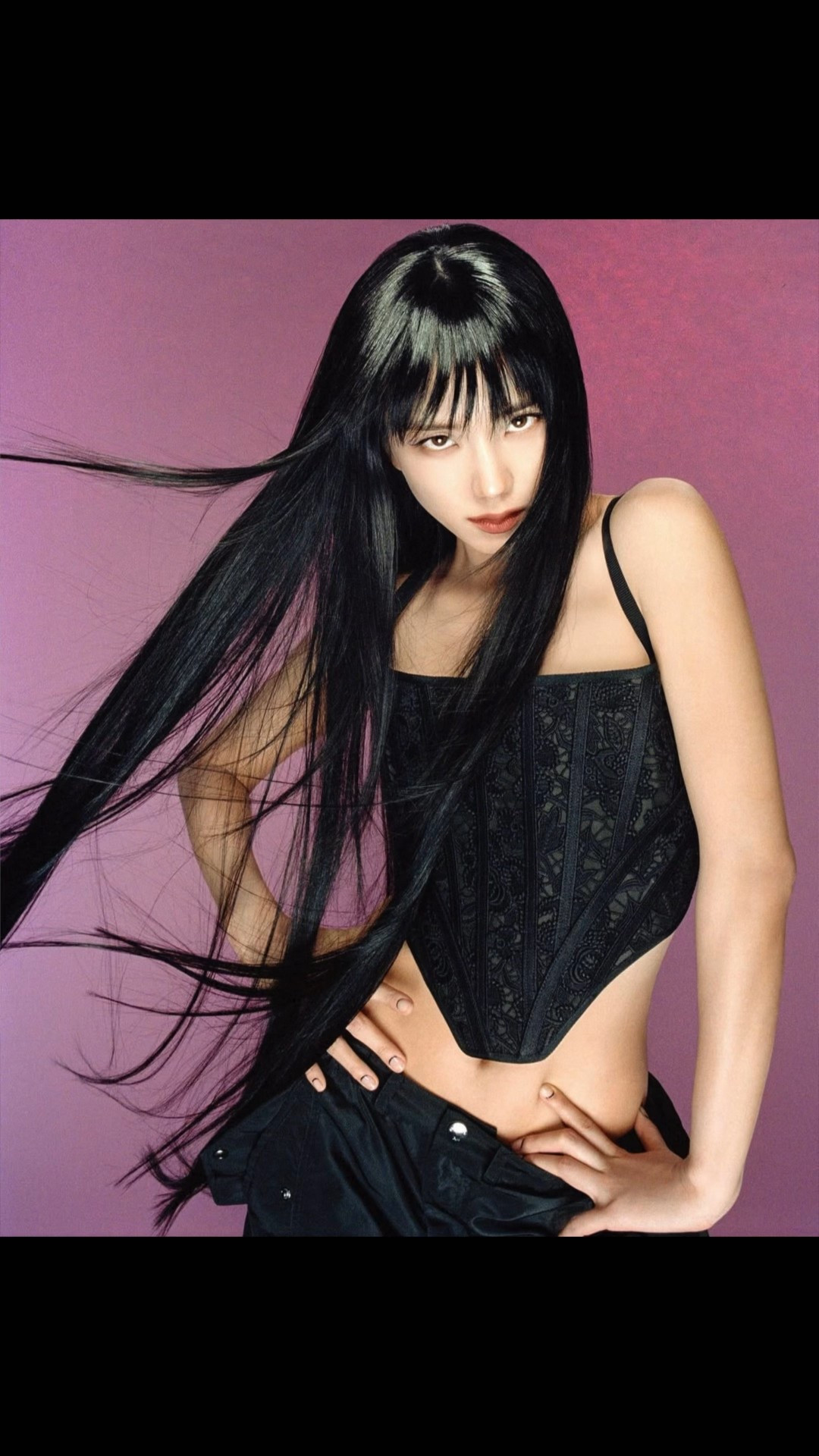 Koh Gen do foundation: ochre
Saem concealer: 3
Dasique contour: 03
Shu uemura eyebrow pencil: walnut brown
Too cool for school liner: dusk
MAC lipstick: chilli