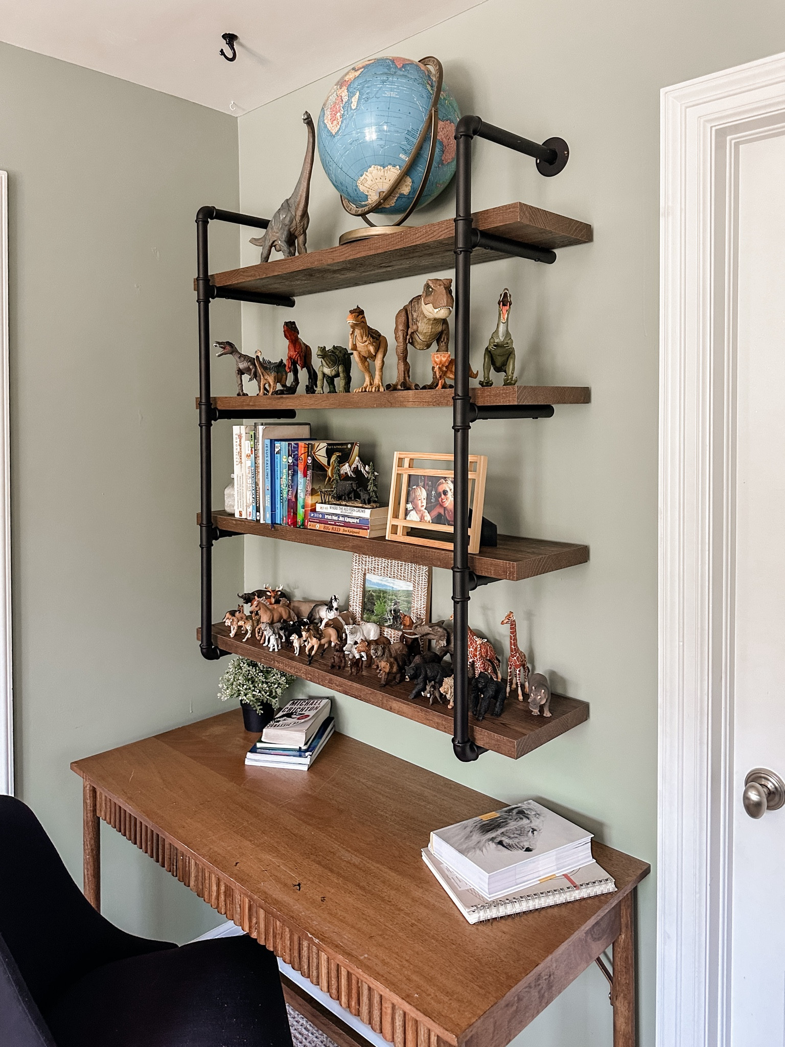 Easiest room upgrade ever 👏🏻 This wall shelf was super quick to put together + easy to put hang up. Now my son finally has a spot to put all this little animals. This shelving unit would work in so many spaces! And it’s currently on sale 👏🏻 following Sarah Joy on instagram for more easy decor ideas. 