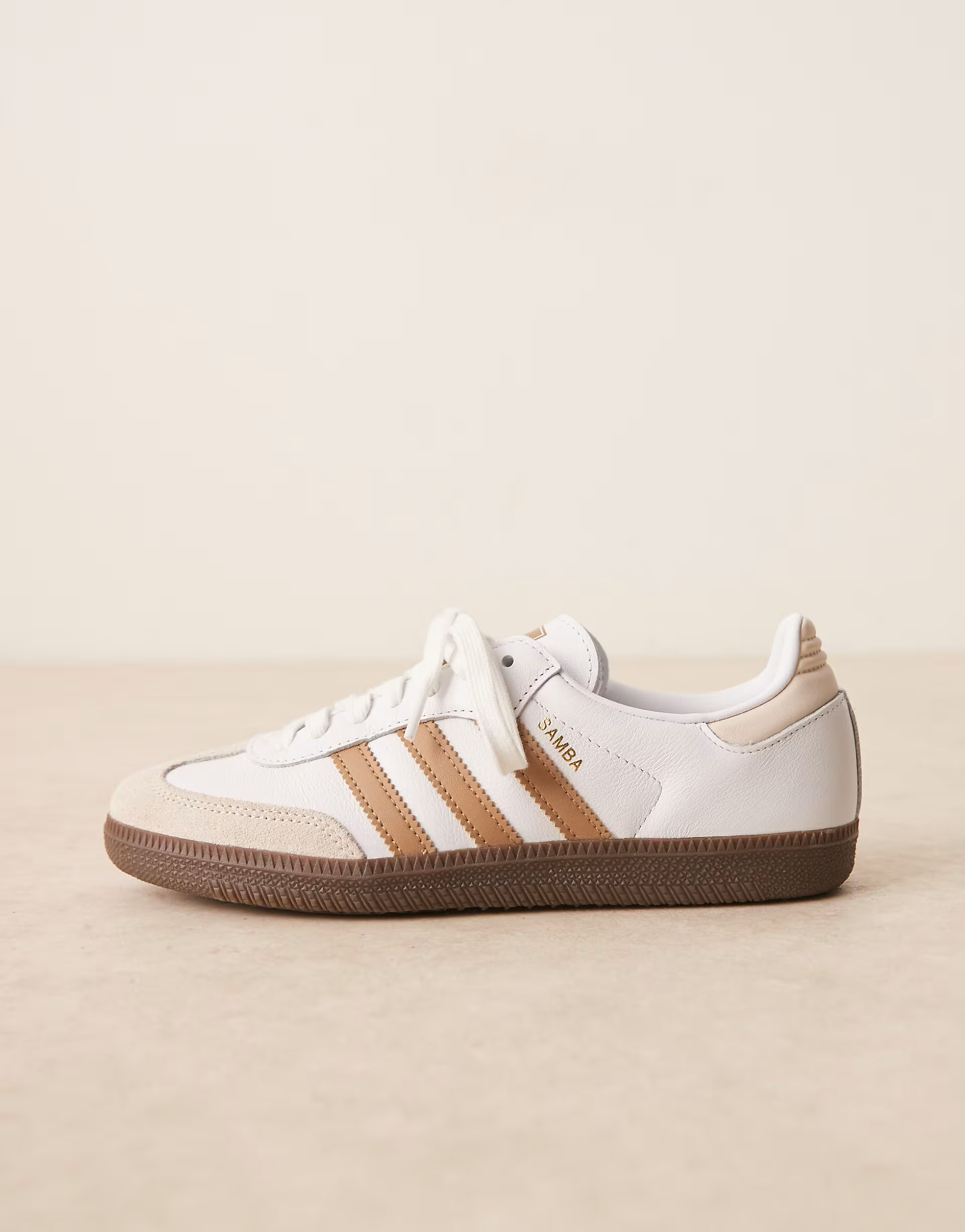 adidas Originals Samba OG trainers in white and light brown | ASOS | ASOS (Global)