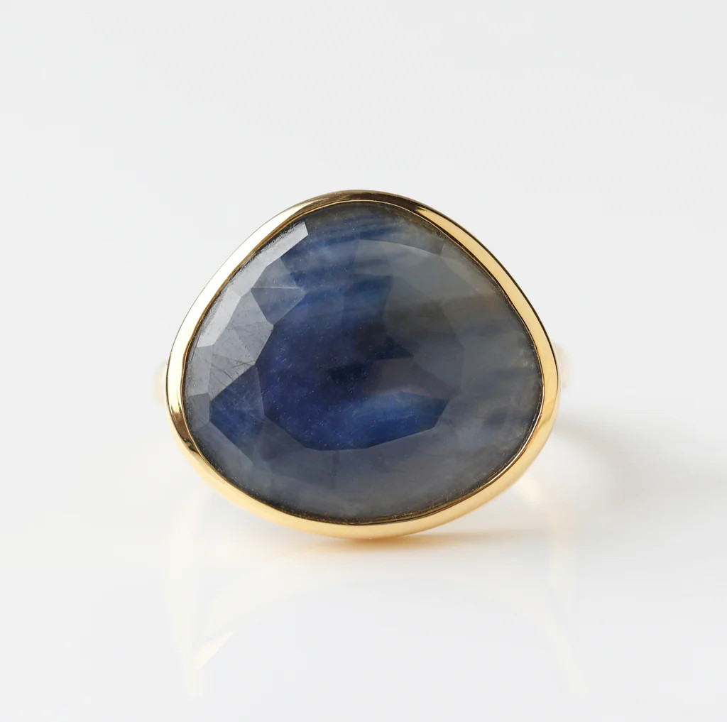 Louise Thompson Chapters Blue Sapphire Ring | Carrie Elizabeth