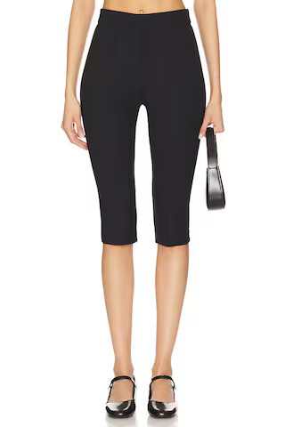 Favorite Shreya Velvet Capri in Black

              
    
        
        
            Favorite... | Revolve Clothing (Global)
