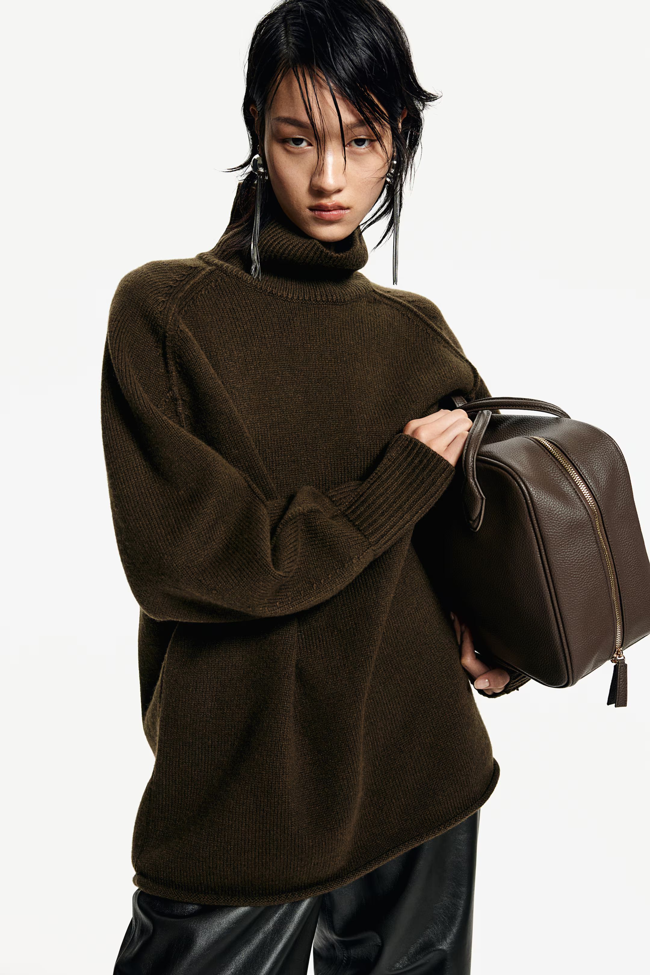 Turtleneck wool jumper - Polo-neck - Long sleeve - Dark khaki green - Ladies | H&M GB | H&M (UK, MY, IN, SG, PH, TW, HK)