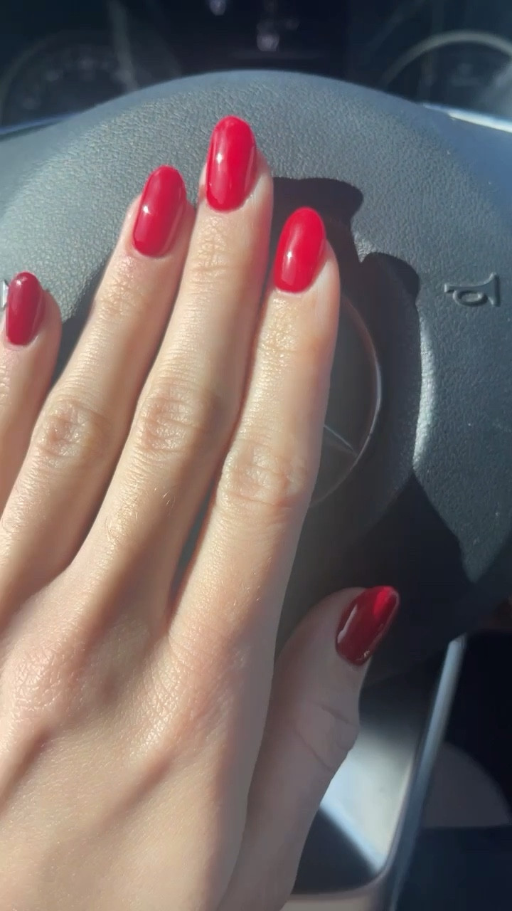 the PERFECT shade of red - nail polish combo! ♥️✨

• Gelish - “man of the moment” - 1 coat on top 
• CND - “books and beaujolais” - 2 coats as base color

#liketkit #LTKstyletip #LTKbeauty #LTKunder50 #LTKnails