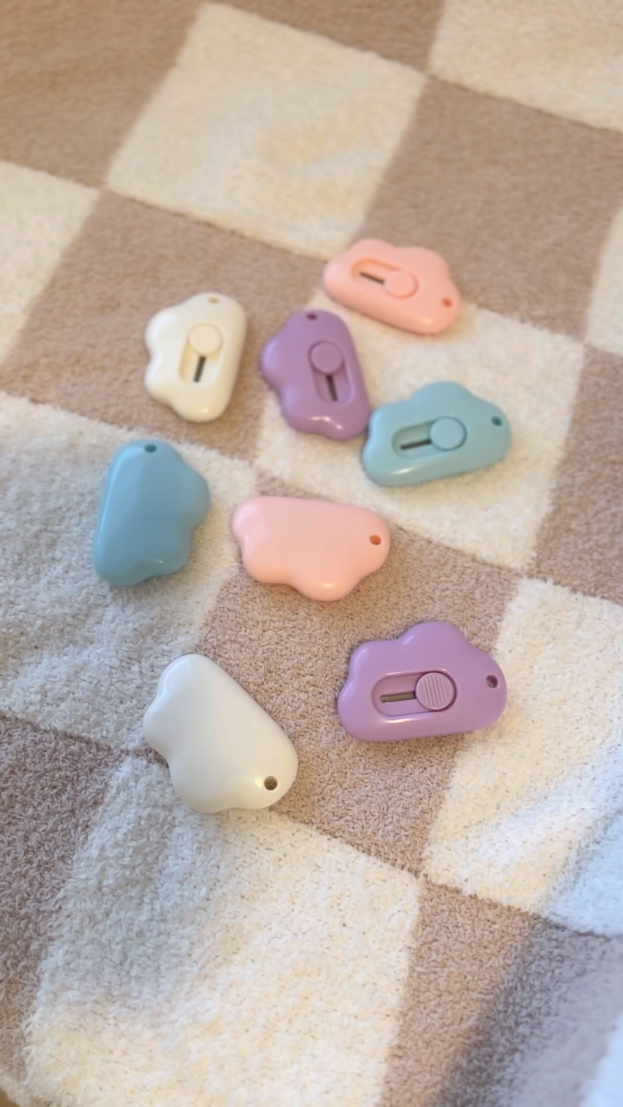 I love opening my packages even more now that I have these adorable little cloud box cutters 🥹☁️

#founditonamazon #office 

#LTKhome #LTKfindsunder50 #LTKVideo