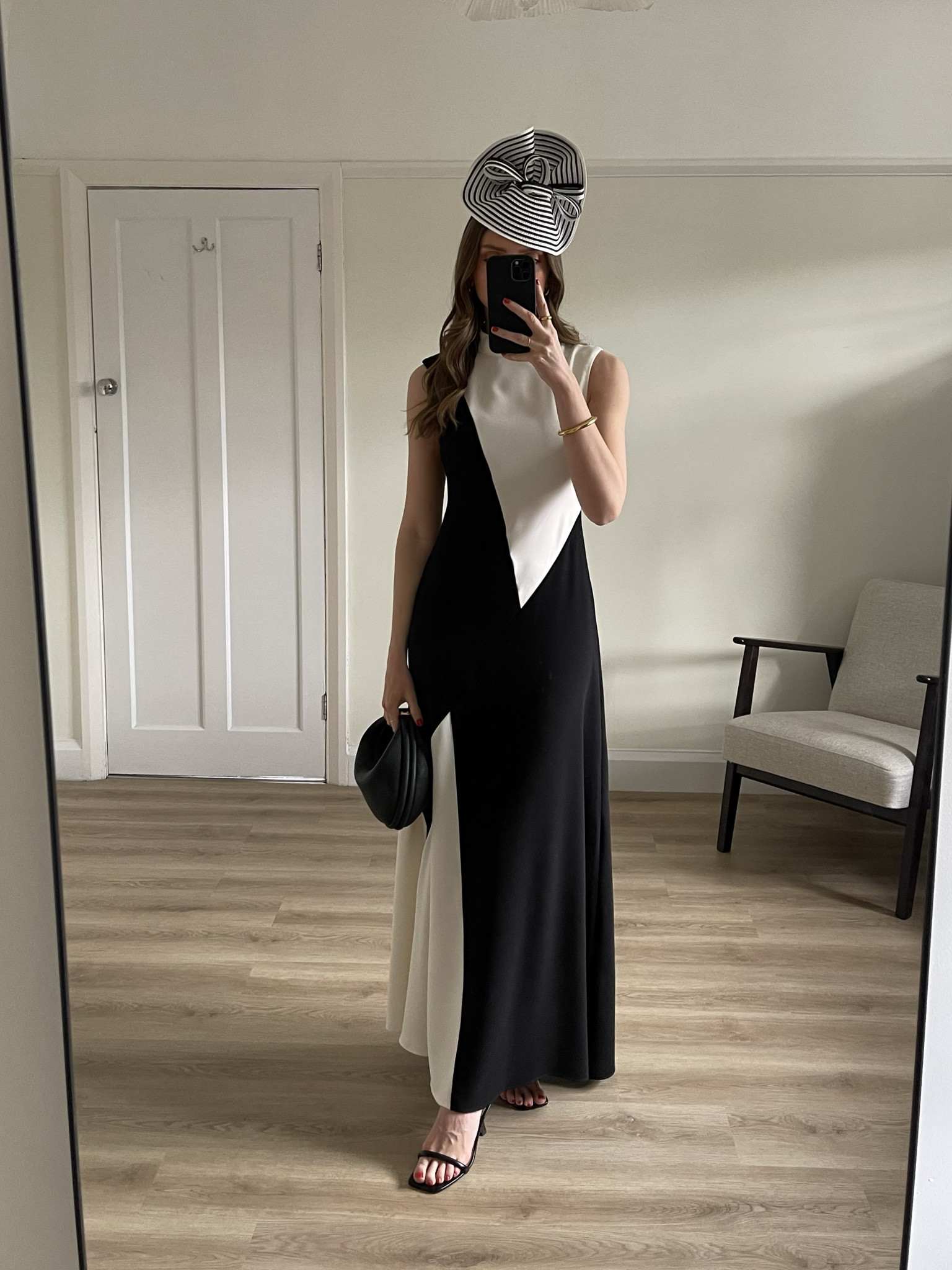  
Outfit inspiration for The Races

Wearing… 

A size 8 in the Karen Millen Fluid Tailored Colour Block Panel High Neck Midi Dress
True to size

Songmont Luna bag 

Karen Millen fascinator

Black barely there heels


Wedding outfit, The Races outfit, occaasion-wear inspiration, gold jewellery, fascinator 


#LTKwedding #LTKSeasonal #LTKeurope