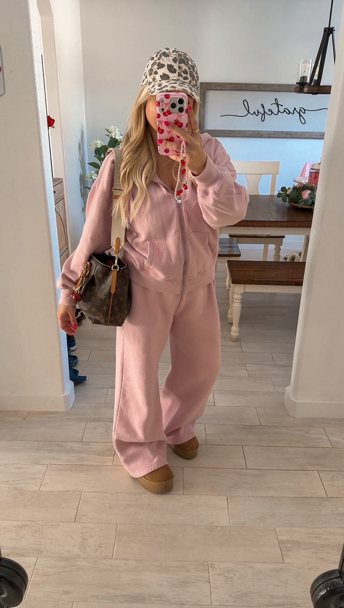 Comfy cute outfit
Size m
Platform Ugg boots tts

#LTKFindsUnder100 #LTKootd #LTKSaleAlert