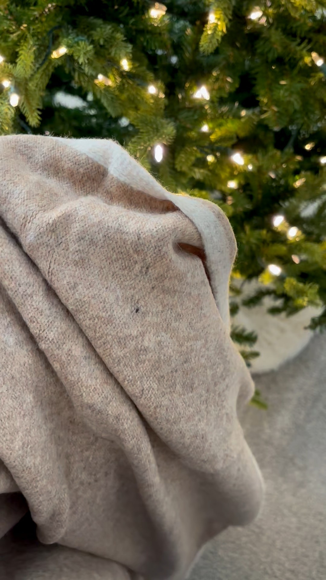 So cozy I love this blanket and several colors to choose from! Cute to roll this up tie w a ribbon and a bottle of wine!

Home decor
Home
Winter decor
Winter outfits
Cody home
Bedding
Living room
Gift gift
Gifts for her
Gifts for him
Throw blanket
Living room decor
Christmas gift
Bedding
Christmas
Bedroom decor
Guest room
Target finds 
Target home
Cozy for winter 
Warm winter throw blankets




#LTKdayinmylife #LTKHome #LTKFindsUnder50