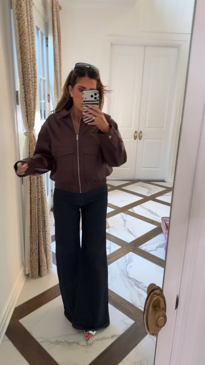 In stock and a great price! Comes in black too! I’m wearing an XS and 26 in jeans! 

Nordstrom fashion, Nordstrom finds, Shopbop, Shopbop sale, Fall outfits women, Fall fashion hauls, Business casual workwear, Date night outfits, Gemme Beauty, Emily Gemma