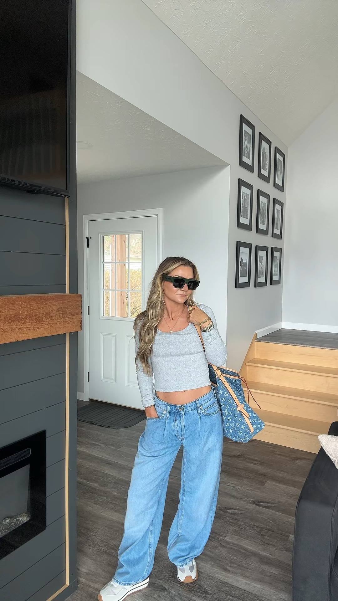 Here’s your shot 🕶️📸

Jeans are oversized so size down 1
Top is tts
Bag is premium option 4 39cm
Shoes run tts 

#LTKWatchNow 

#LTKItBag #LTKOver40