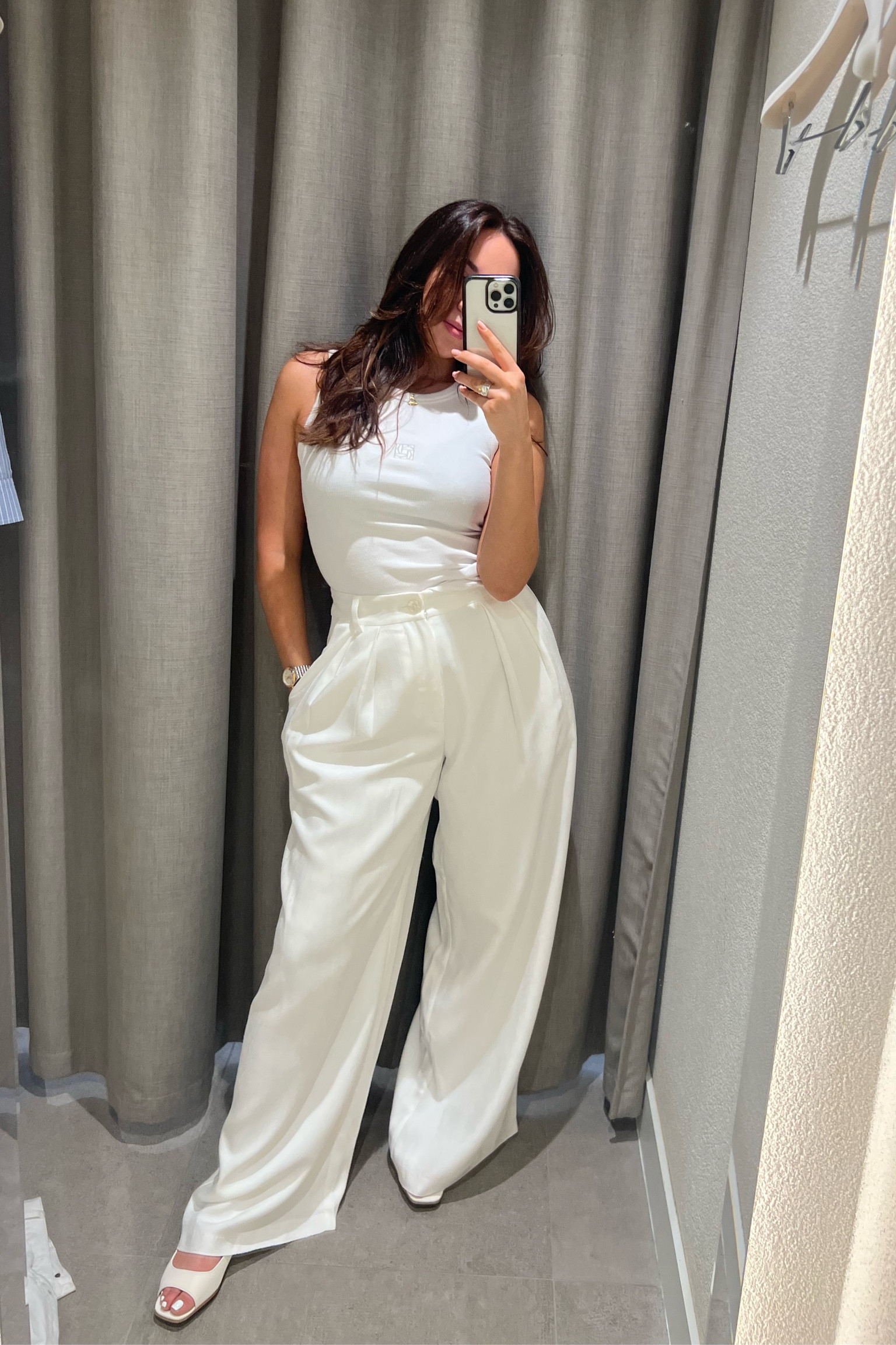 My new favourite pieces from elka collective. Tailored trousers and monogram singlet
Pants - size 8 
Singlet tank - size 8 

#tailoredtrousers #monogramsinglet #chicoutfit #whiteoutfit #whitepants

#LTKworkwear #LTKstyletip #LTKaustralia