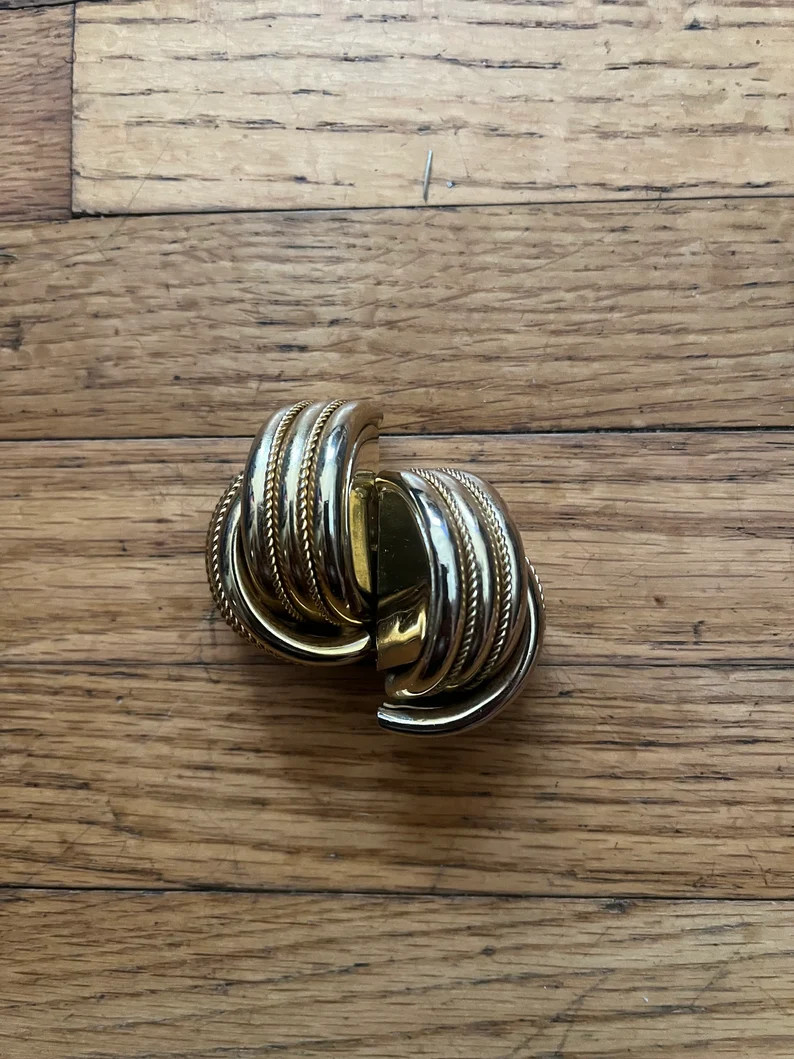 Vintage Oversize Chunky Gold Clip on Earrings/ Gold Earrings/ Clipons/ Clips/ Vintage Gold Earrin... | Etsy (US)