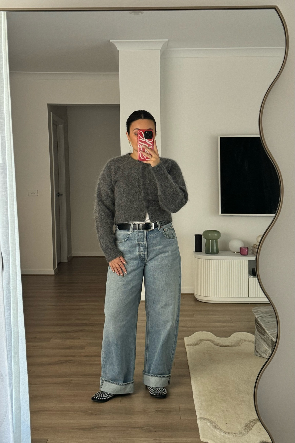 grey cardigans on repeat

wearing the Henne Solene cardigan in a size S

#LTKworkwear #LTKspring #LTKaustralia