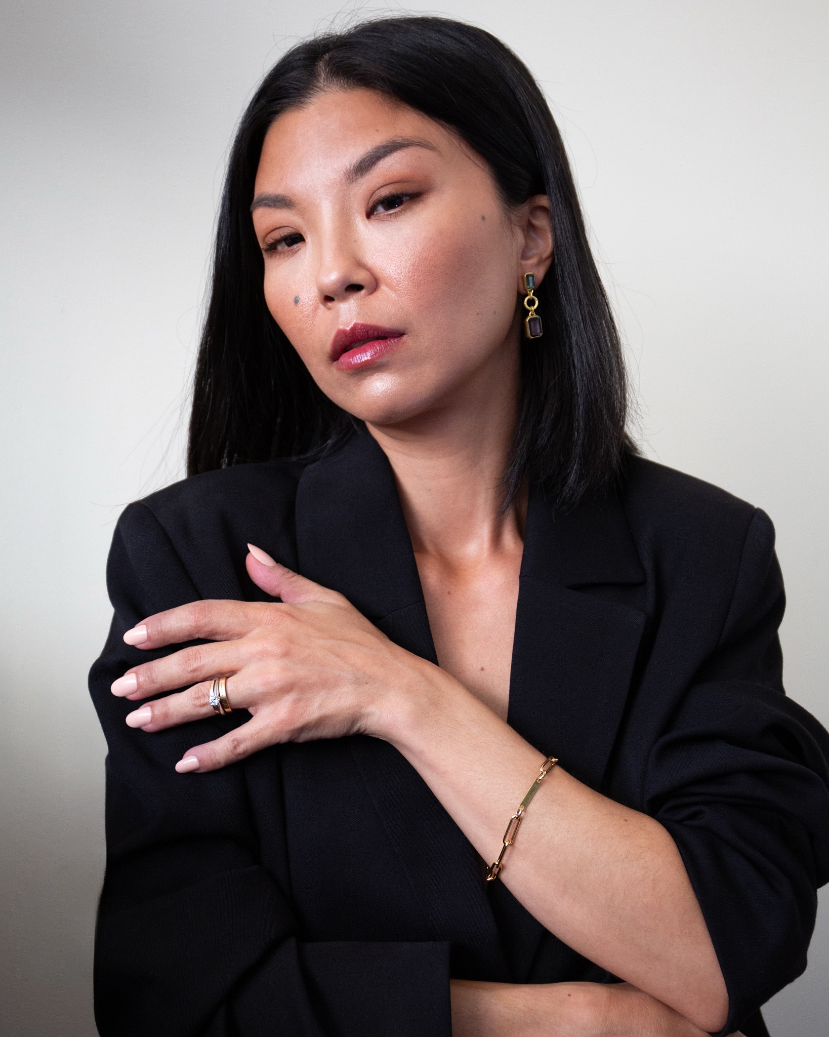 Everyday elegance—engraved, elevated, effortlessly chic. @oakandluna ⛓️‍💥✨
Use my code SUZ20 for 20% off + free shipping
#OakandLuna #ChainBracelet #GoldJewelry #chicaccessories



#LTKFallSale #LTKStyleTip #LTKSaleAlert