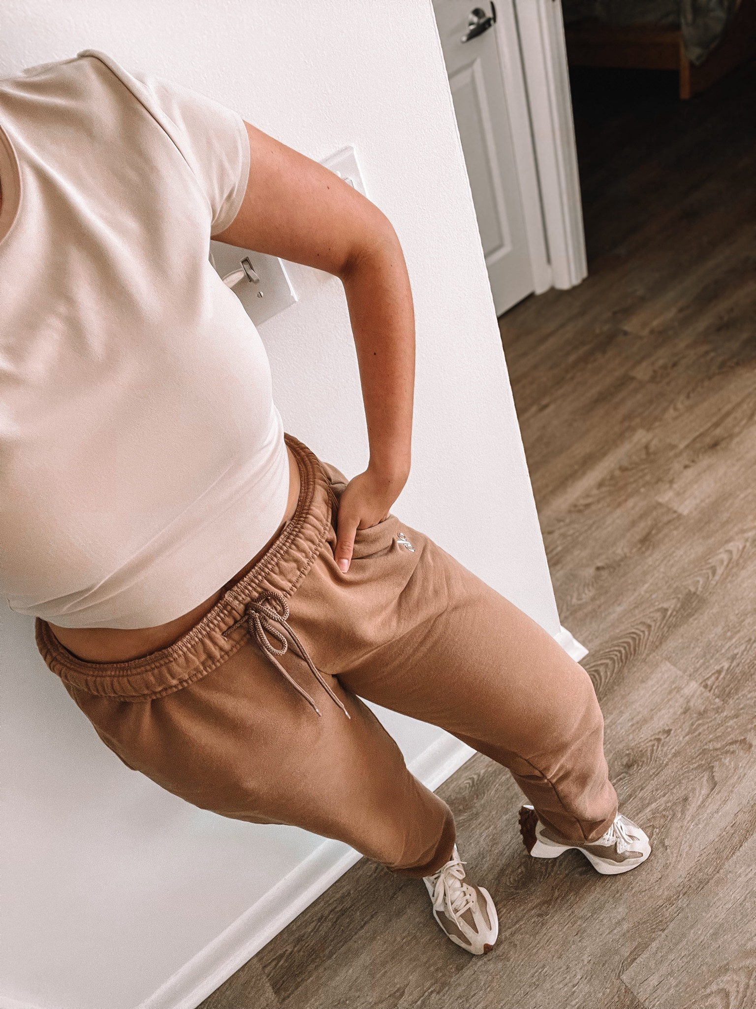 Fall transitional style, alo style, alo sweats, neutral style 🫶🏼

#LTKSeasonal #LTKShoeCrush #LTKStyleTip