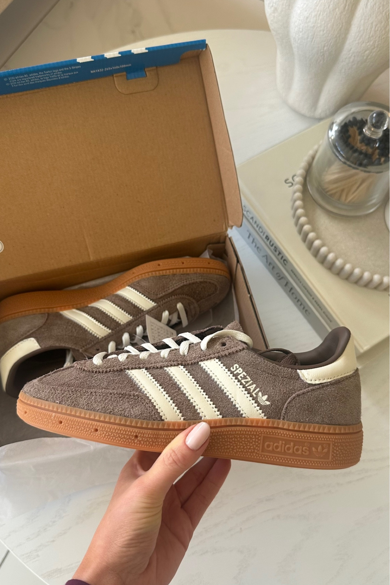 taupe spezials ✨


Adidas | spezials | spring trainers 

#LTKeurope #LTKstyletip #LTKfindsunder100