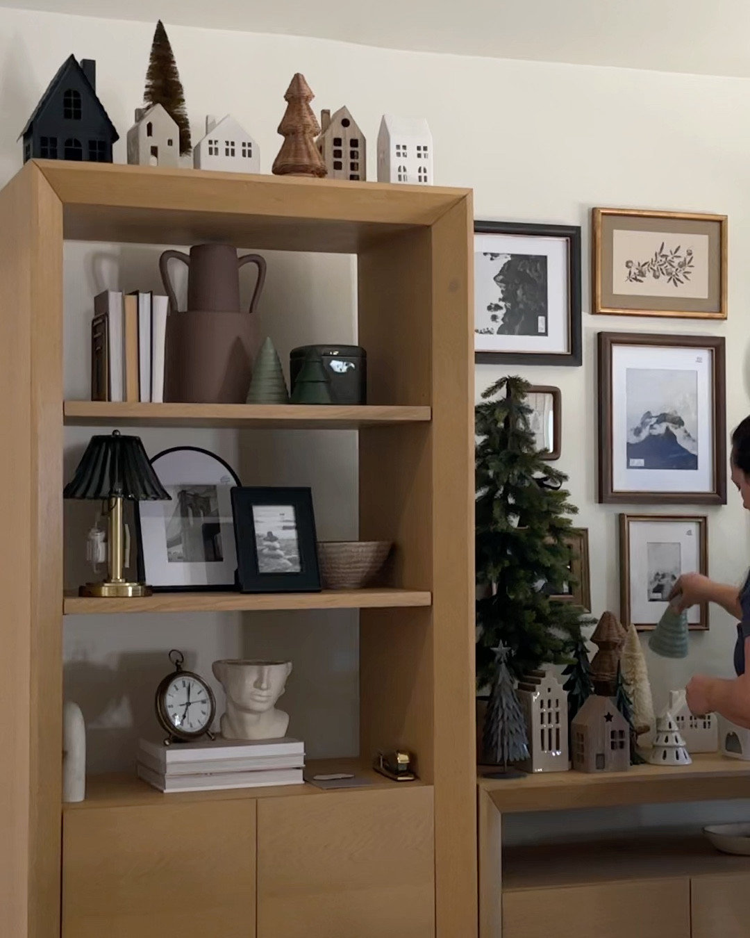 Holiday magic 🪄 + gallery wall inspo 🖼️ 

#LTKHoliday #LTKHome