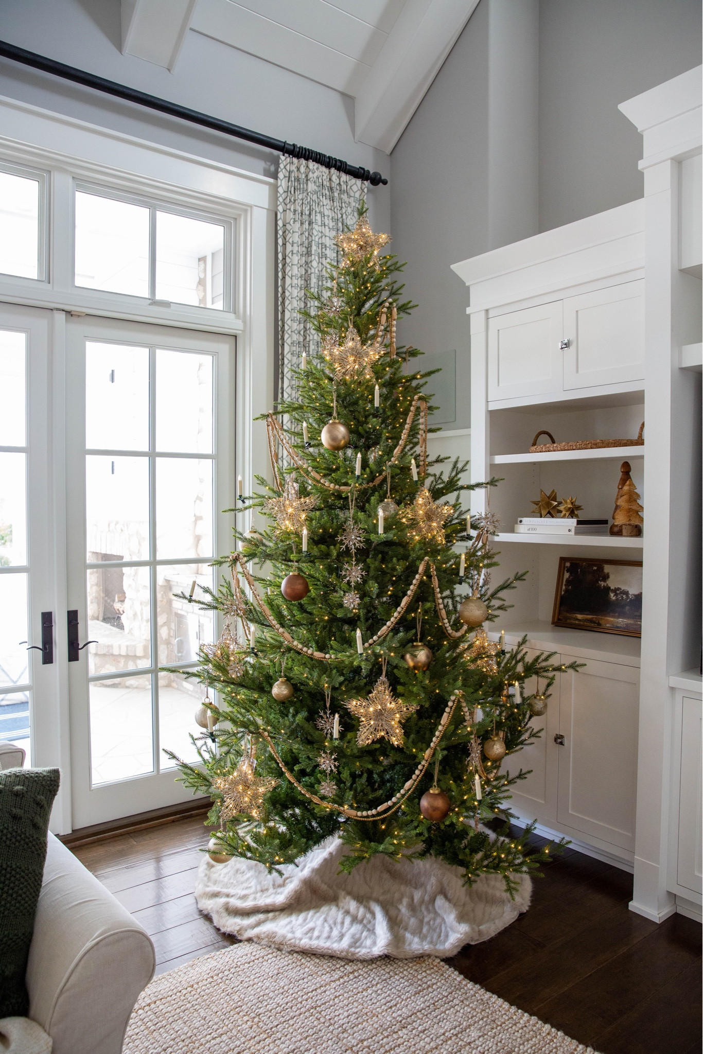 Loving these lit wooden star ornaments on my family room tree! They are on sale right now at pottery Barn. 
Holiday ornaments 
Christmas tree decor 


#LTKSeasonal #LTKGiftGuide #LTKHoliday