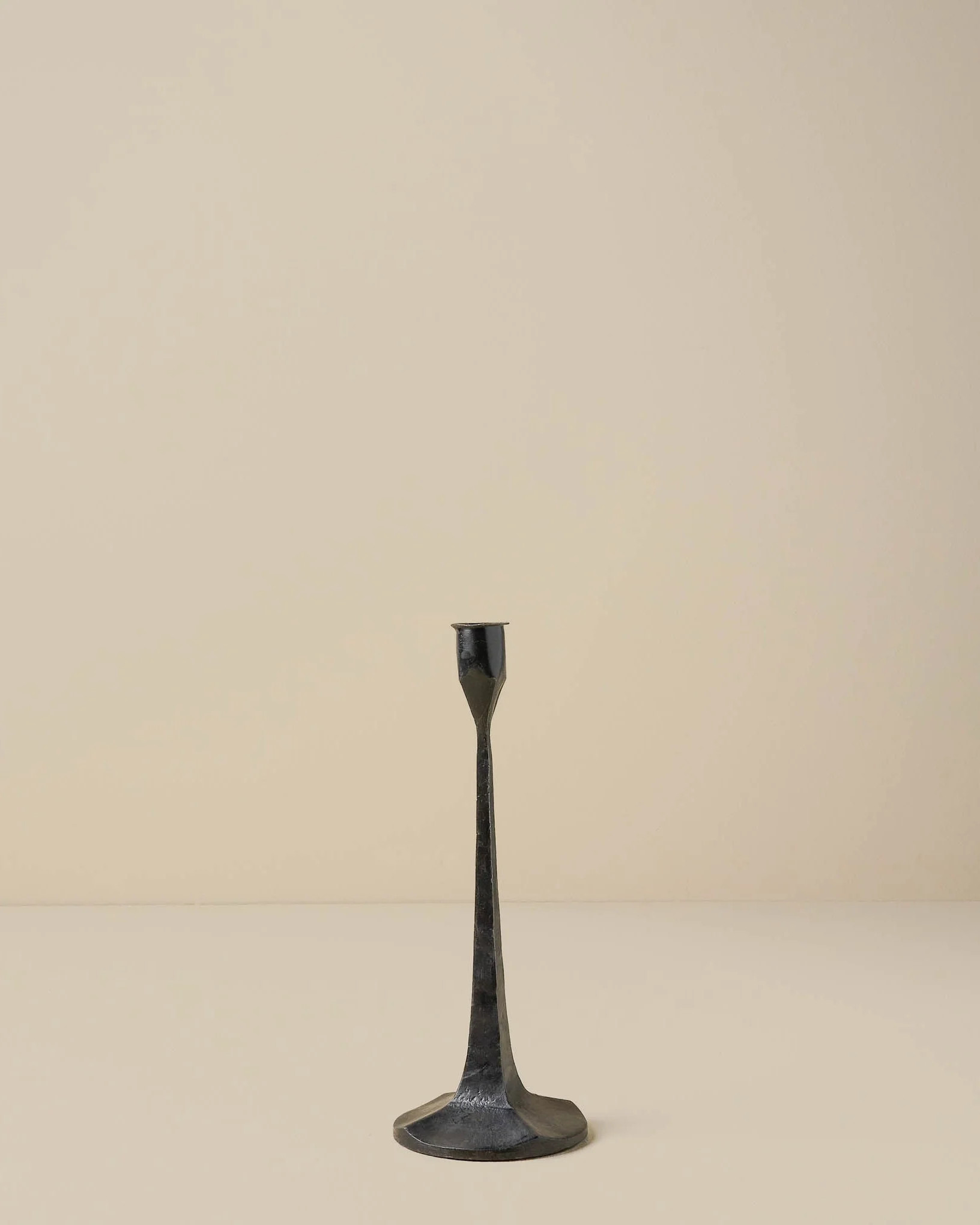 Black Gatecrest | Magnolia