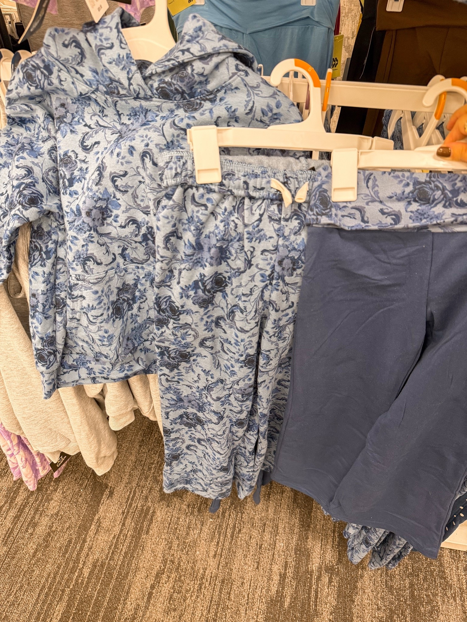 New girls matching set!
Fall fashion
