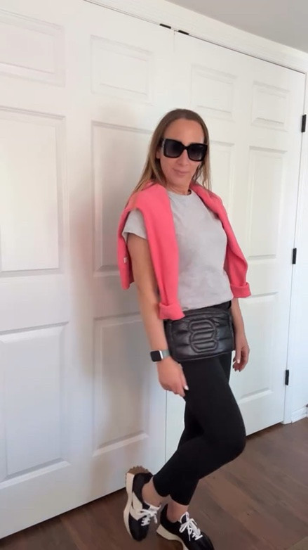 Sunday. Soccer. Brunch. Repeat. ⚽☕✨
Mom life… but make it chic. 

Comment SHOP for details.

_____
#SoccerMom
#MomStyle
#MomLife
#CoolMom
#MomFashion
WeekendMomLife