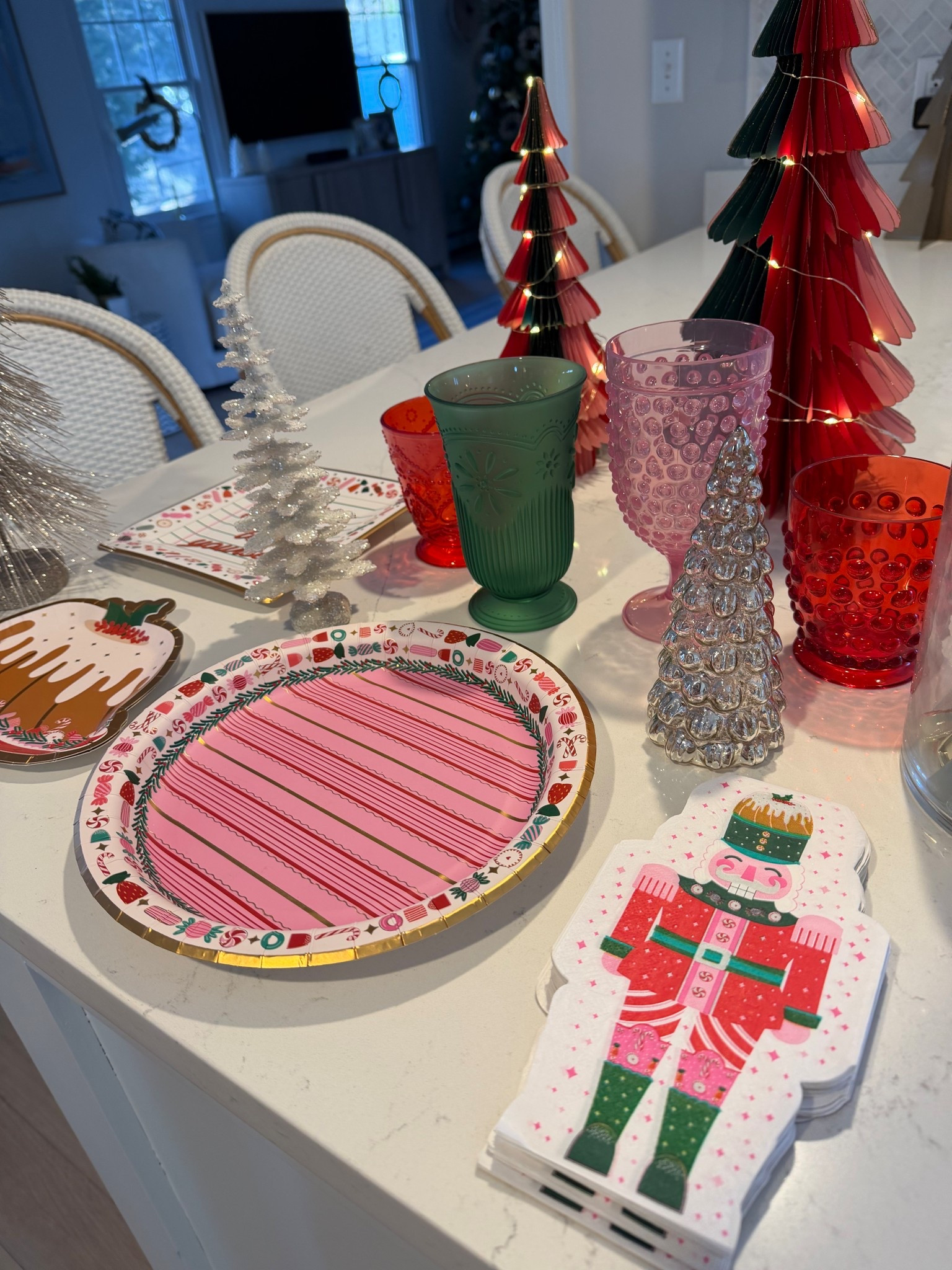 I hosted a girls favorite things party this weekend and loved incorporating these adorable party decor items from packed party!!!  