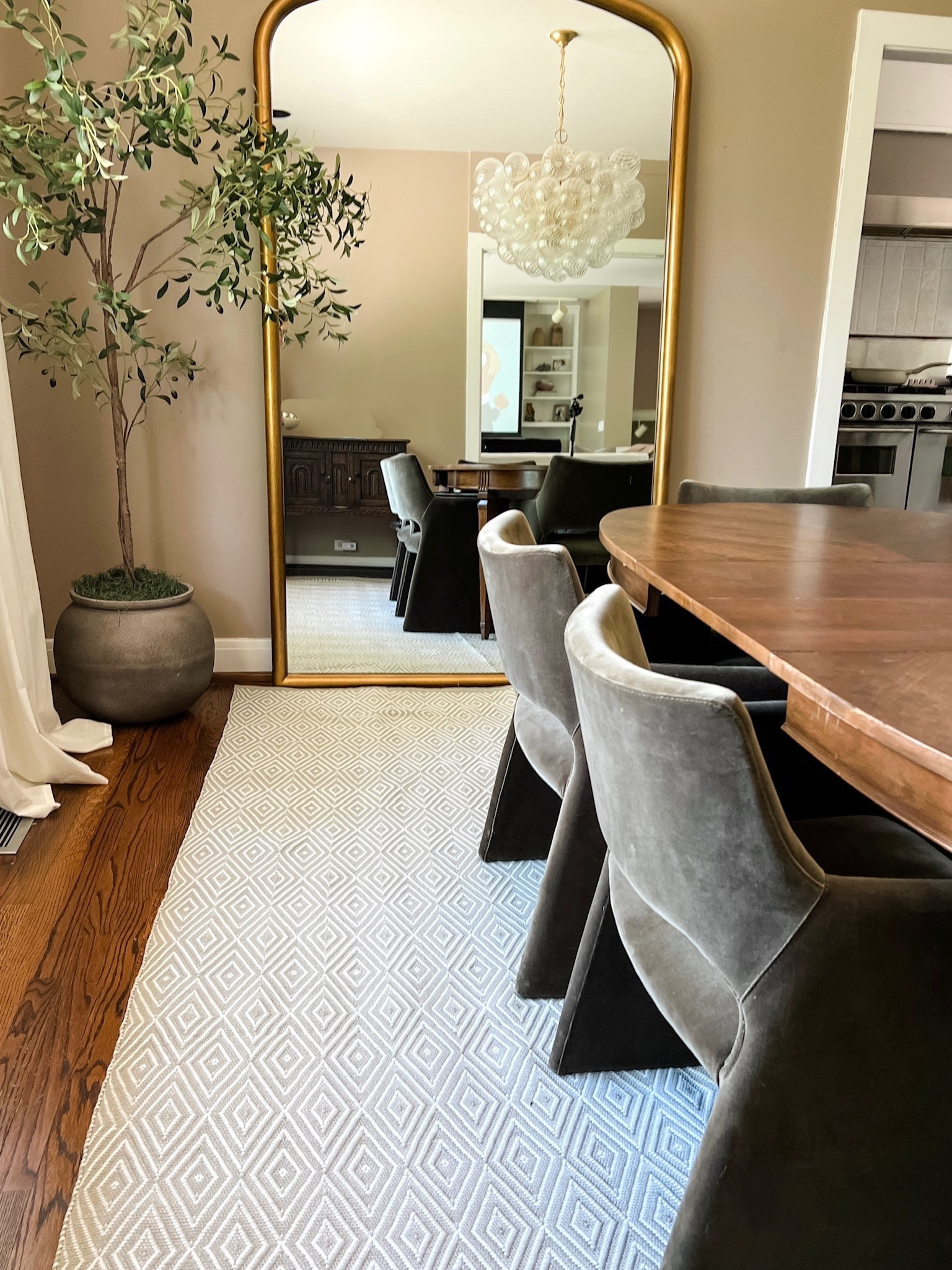 Just added a new rug to our dining room! Loving the way it looks 👏🏼

Area rug, woven rug, indoor rug, outdoor rug, neutral rug, dining room, modern home decor, traditional home decor, dining room inspiration, chandelier, bubble chandelier, lamp, gourd lamp, pleated lamp shade, urban garden prints, framed art, wall decor, dining chair, velvet dining chair, gold mirror, leaner mirror, curtains, drapery, fabric, visual comfort, Amazon, Amazon home, Amazon must haves, Amazon finds, Amazon home decor, Amazon furniture #amazon #amazonhome#LTKunder100



#LTKstyletip #LTKfindsunder100 #LTKhome