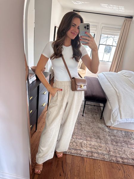 These trousers are a must have for spring👏They would be perfect for a beach vacation, too. I am wearing a size S in the pants & the tee. Both are great wardrobe staples for spring! 