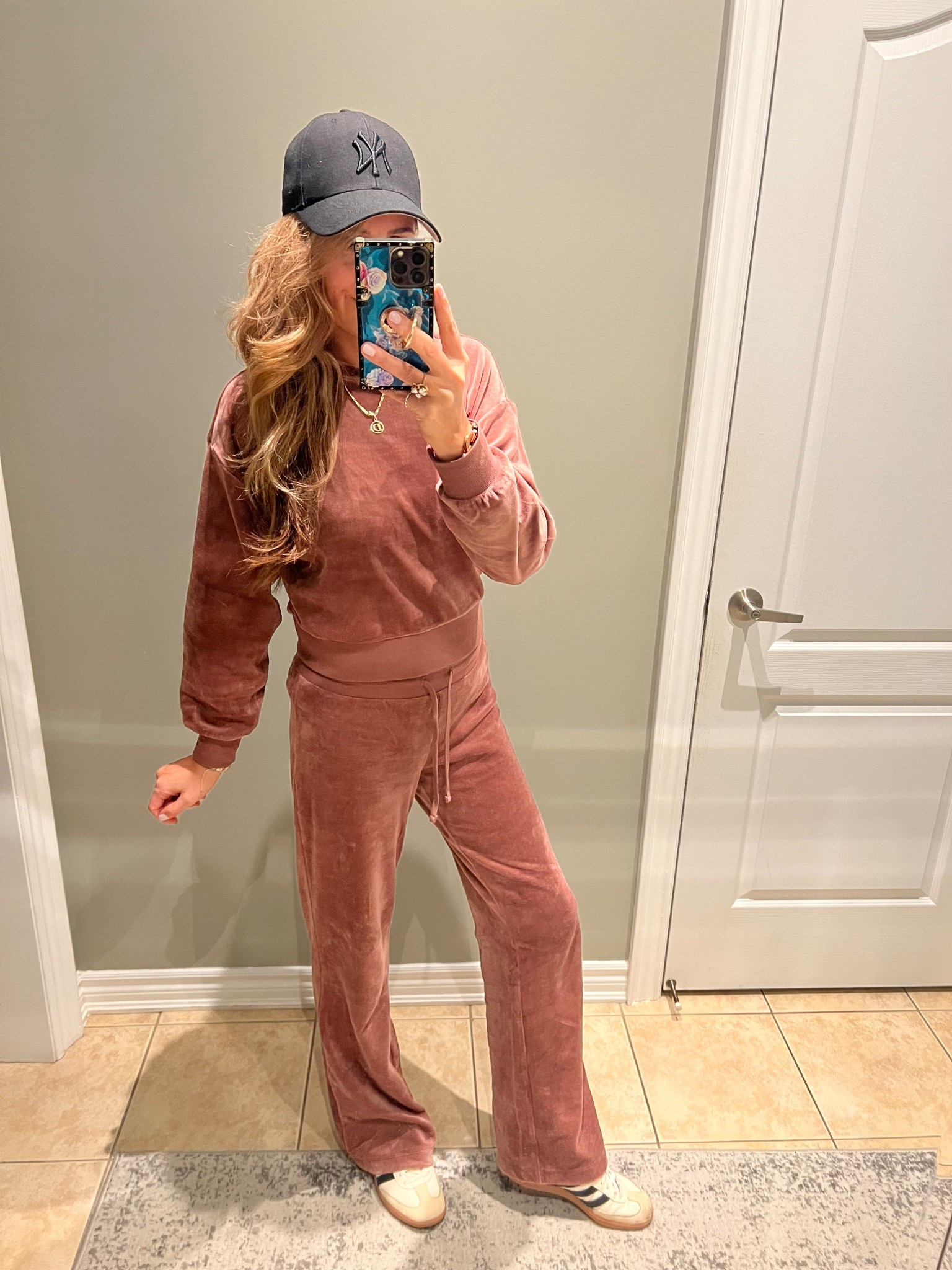 Cutest velour set 👌🏻

#LTKfall #LTKwinter #LTKcanada