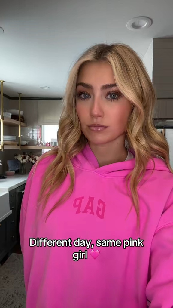 This sweat set in pink 🩷🎀🫠

#LTKStyleTip #LTKFindsUnder100 #LTKActive