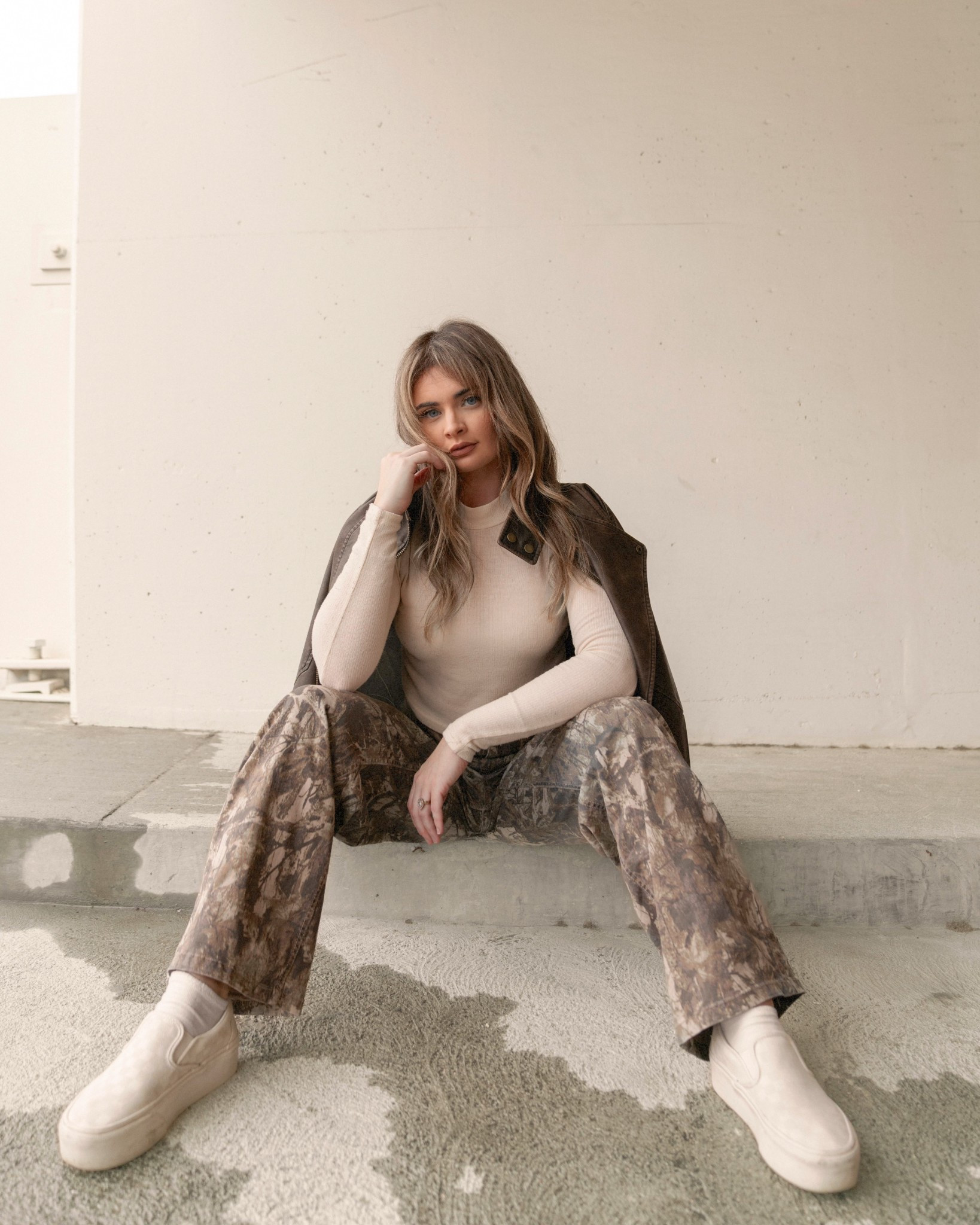 What to wear right now → camo pants + leather jacket = early fall essentials 🍁 Rounded it out with gold hoops, sunnies, and slip-ons for that effortless everyday vibe. These camo pants are under $17 and always sell out fast, so snag them while you can. All pieces linked for you to shop.

#falloutfitideas #ltkstyle #ltkfall #neutraloutfits #casualoutfit #streetwearstyle #ltkunder50 #styleedit #fallmusthaves #ootdfashion #ltkfinds #minimalstyle #fashionlookbook #wardrobestaples #falltrends
