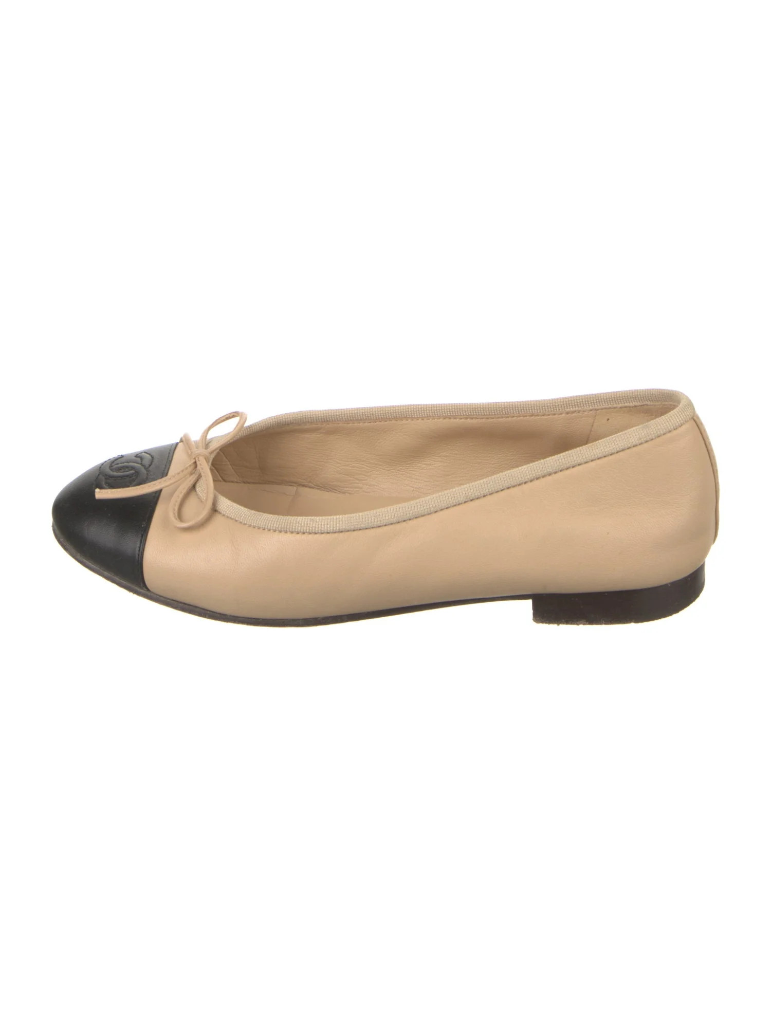 Interlocking CC Logo Leather Ballet Flats | The RealReal