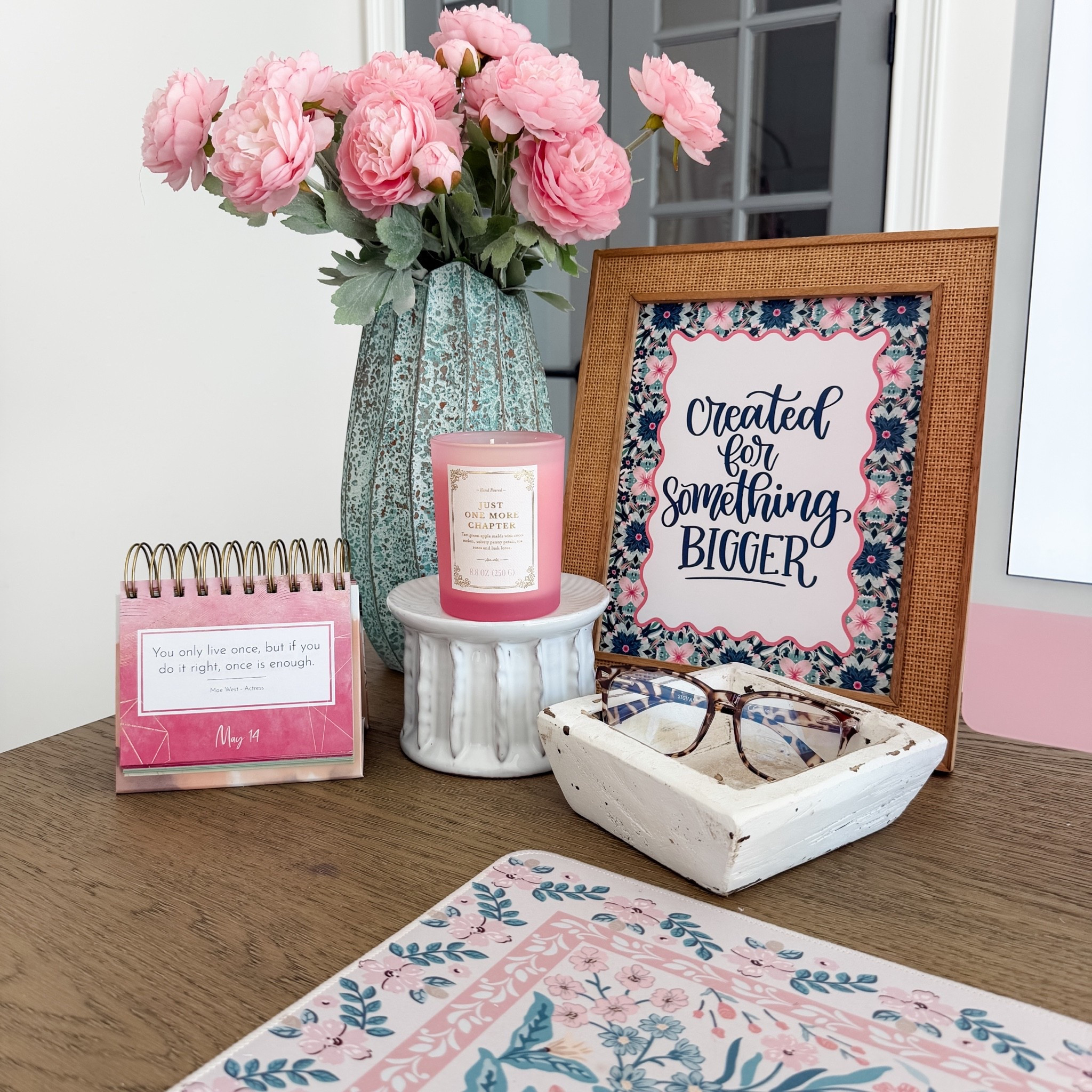 Cute little set up on my office desk! Linking what I can here! 💗

#LTKHome #LTKdayinmylife